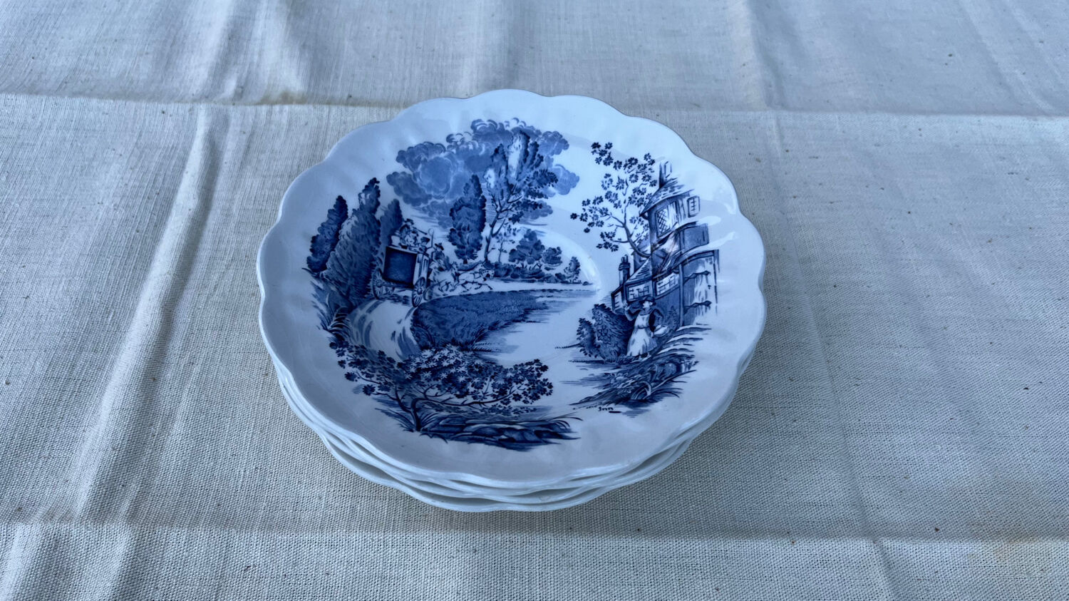 Set of 4 vintage Ridgway bowls