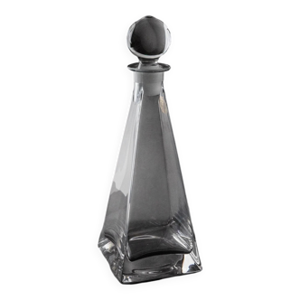 Vintage Murano glass decanter from the 1980s, transparent crystal pyramid with a spherical stopper, Linea 7.