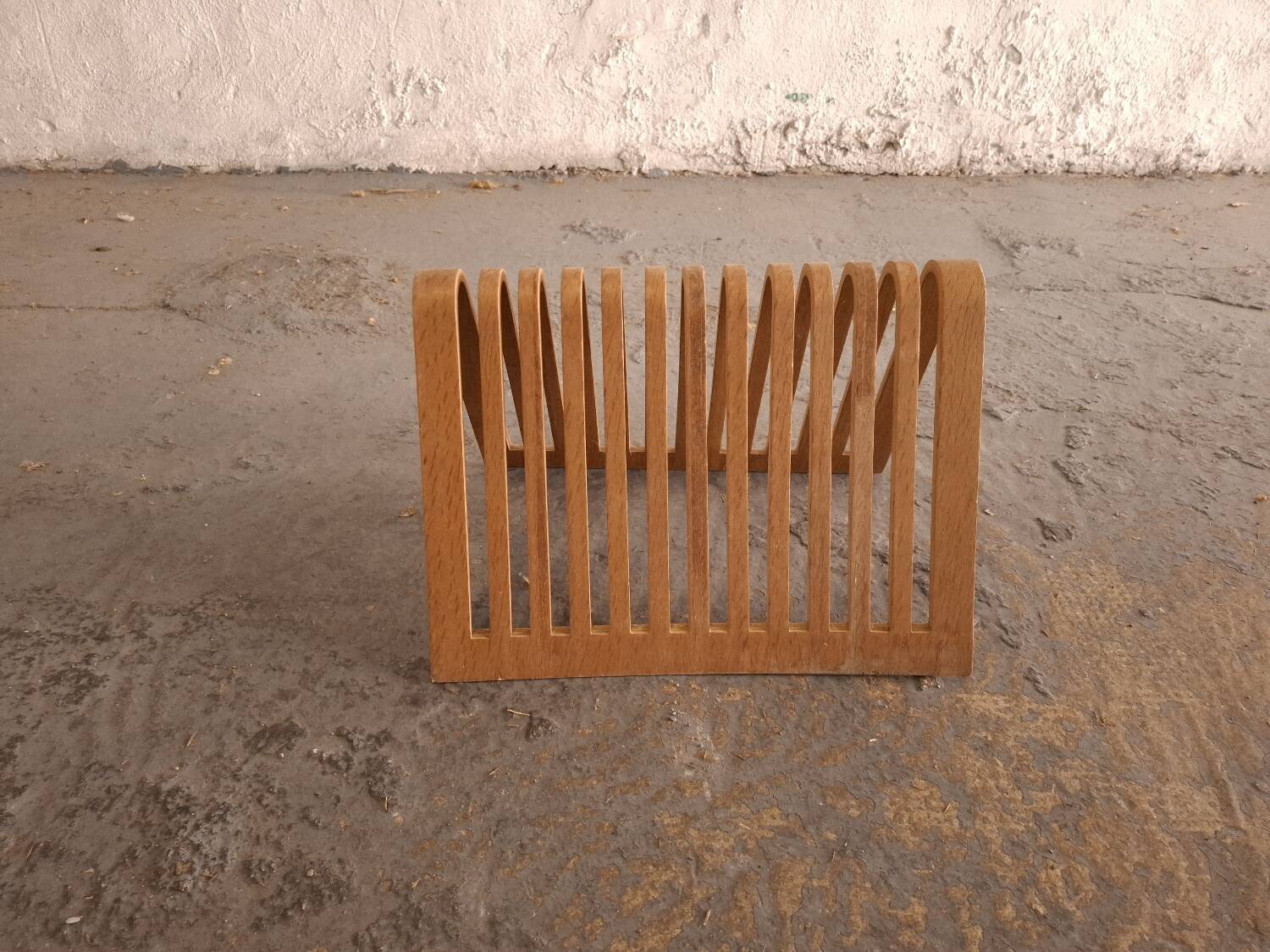 1980s Habitat magazine rack