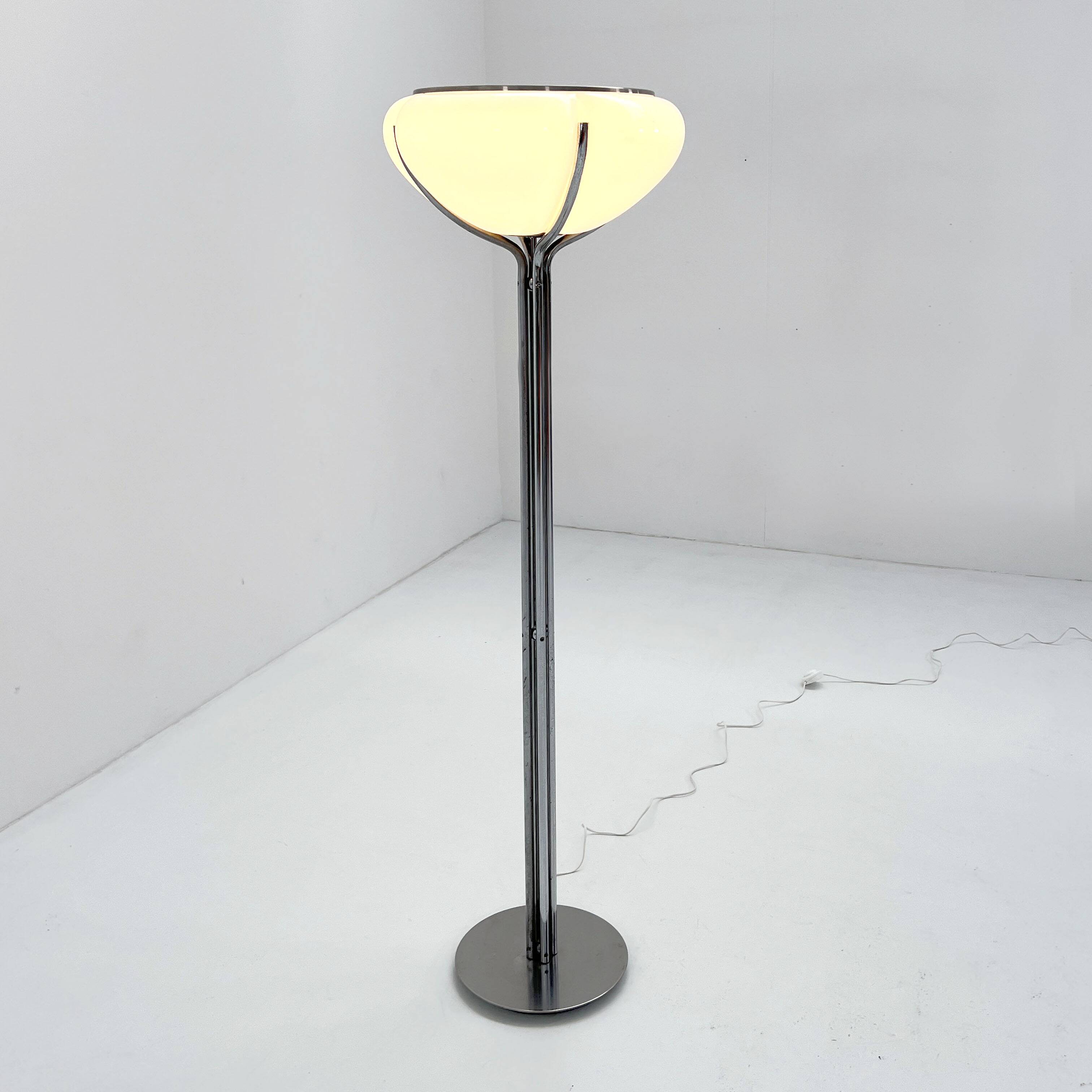 Lampadaire Quadrifoglio par Ufficio Progetti pour Harvey Guzzini, 1970s