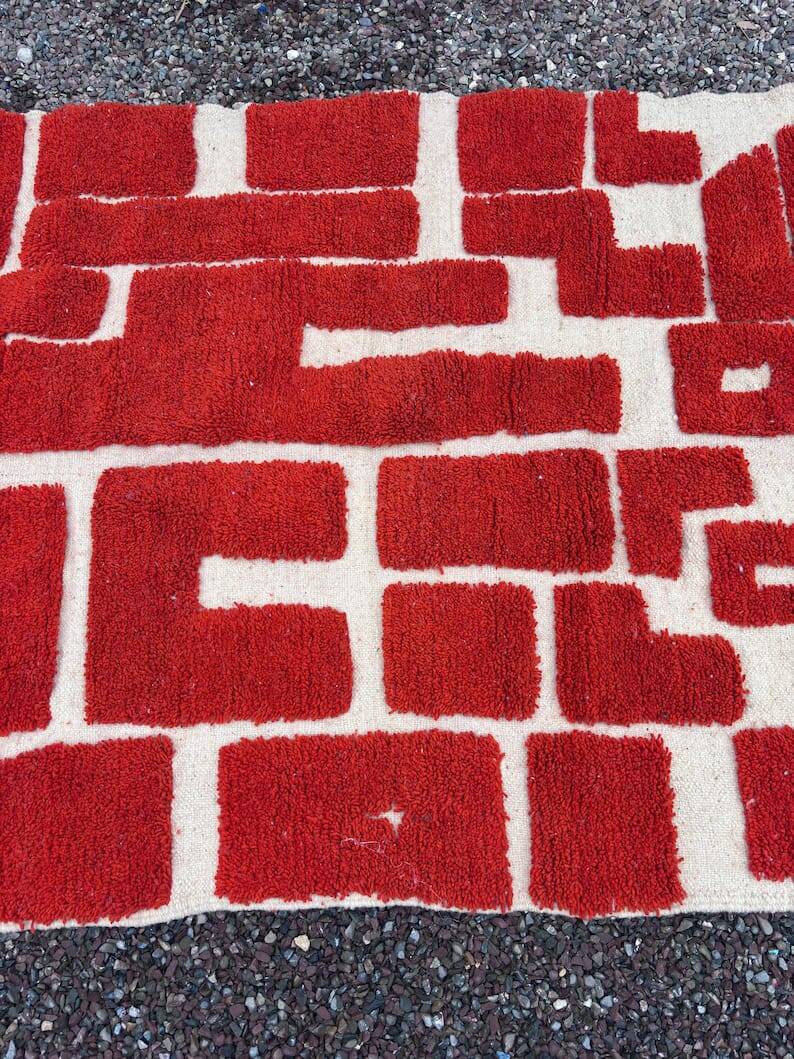 Handmade traditional pure wool rug, red, size 150 x 250 cm.