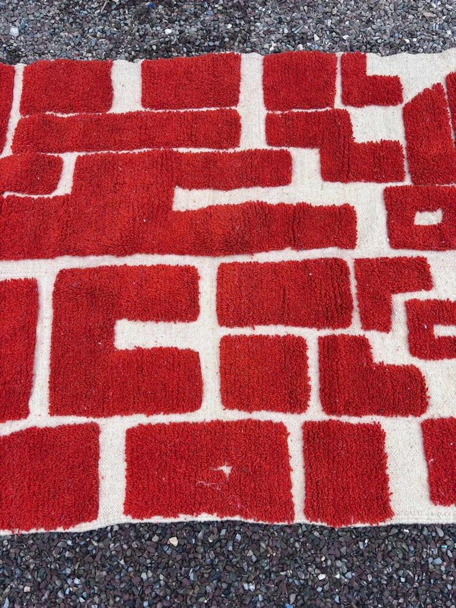 Handmade traditional pure wool rug, red, size 150 x 250 cm.