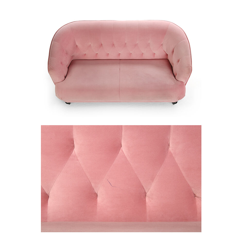 Pink design sofa from the tray of "I love you etc.".