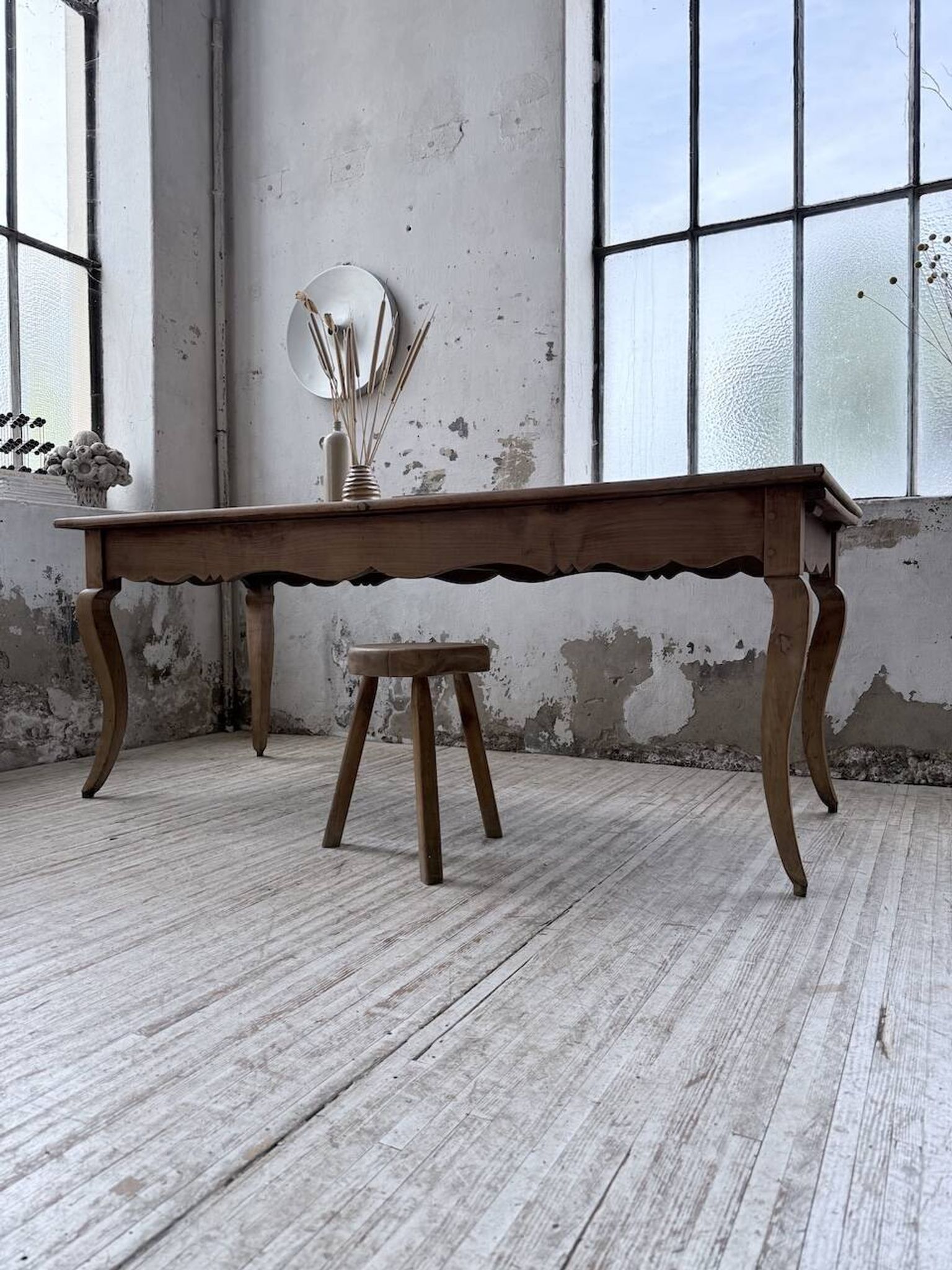Table de ferme merisier pieds galbés XIXème