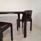 Table avec trois chaises design Vico Magistretti pour Artemide dans les années 70, Stadio 120, Selene