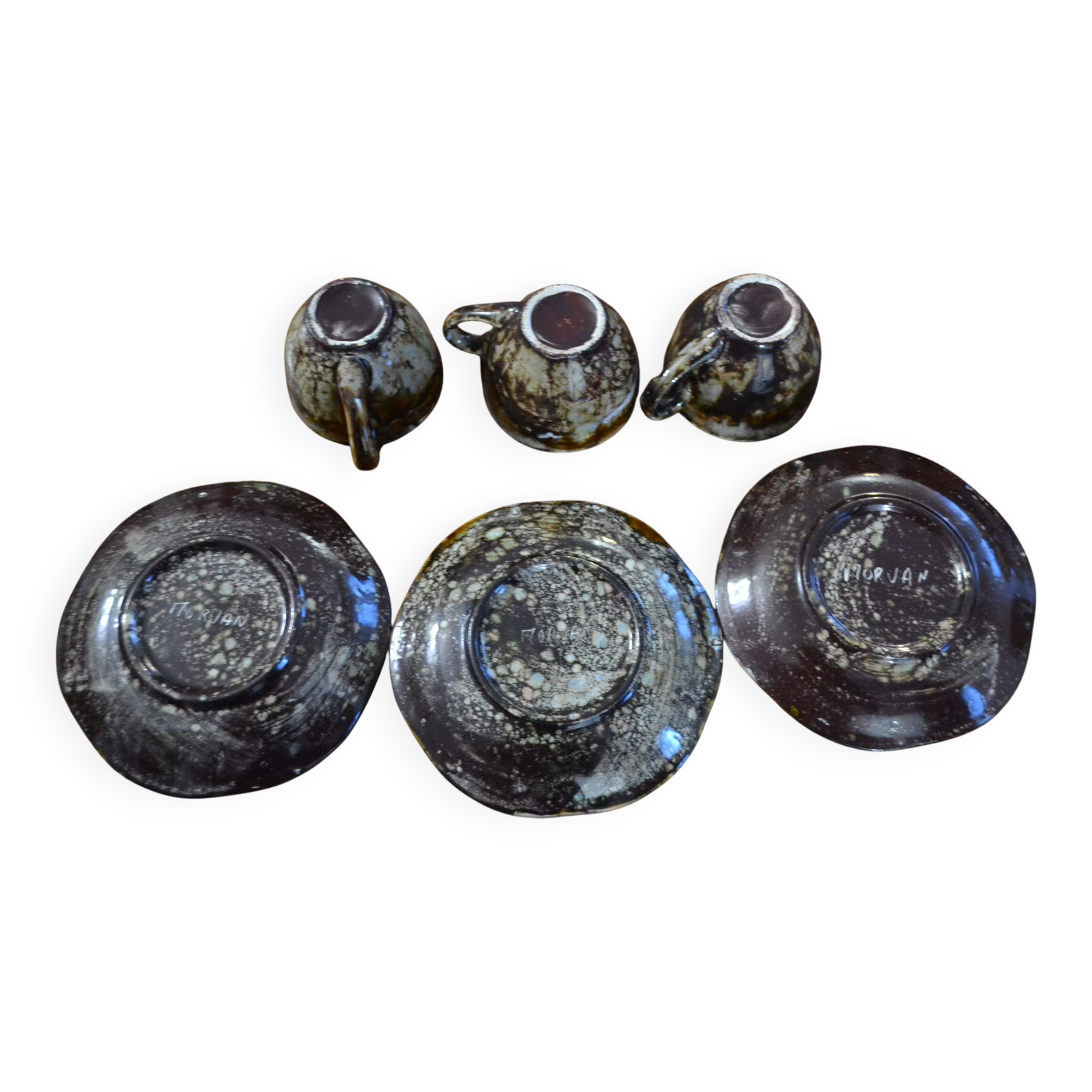 Set of 3 Morvan cups and saucers.