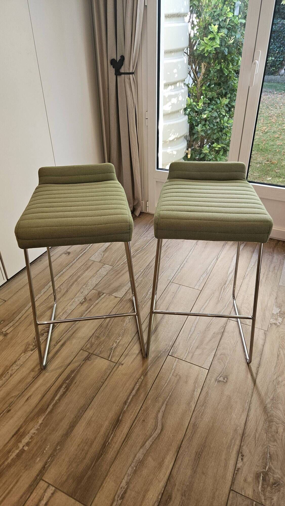 Pair of designer bar stools Allermuir – Model Tommo