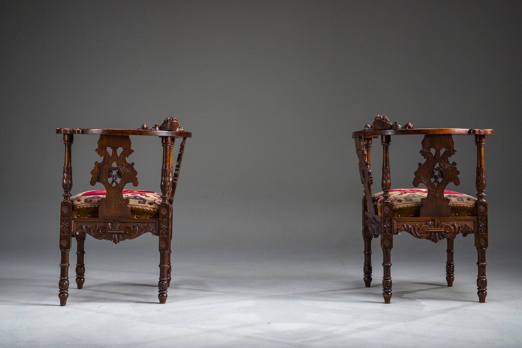 19th century Italian Renaissance style carved walnut corner chairs, set of 2