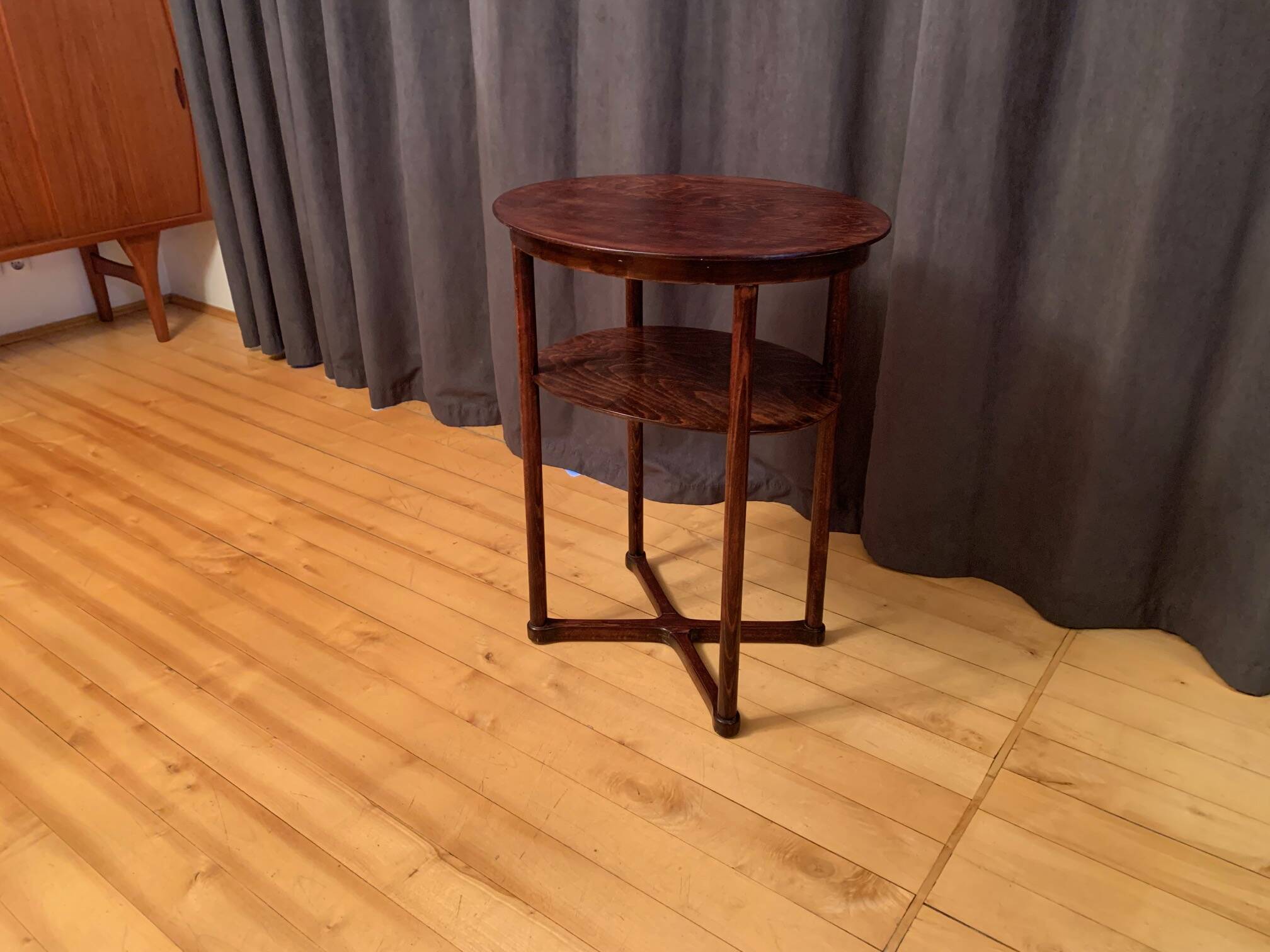Oval side table no. 960/2 designed by Josef Hoffmann, JJ Kohna, Austria circa 1905