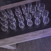 Ensemble de 24 verres en cristal d'Arques gravés modèle Matignon