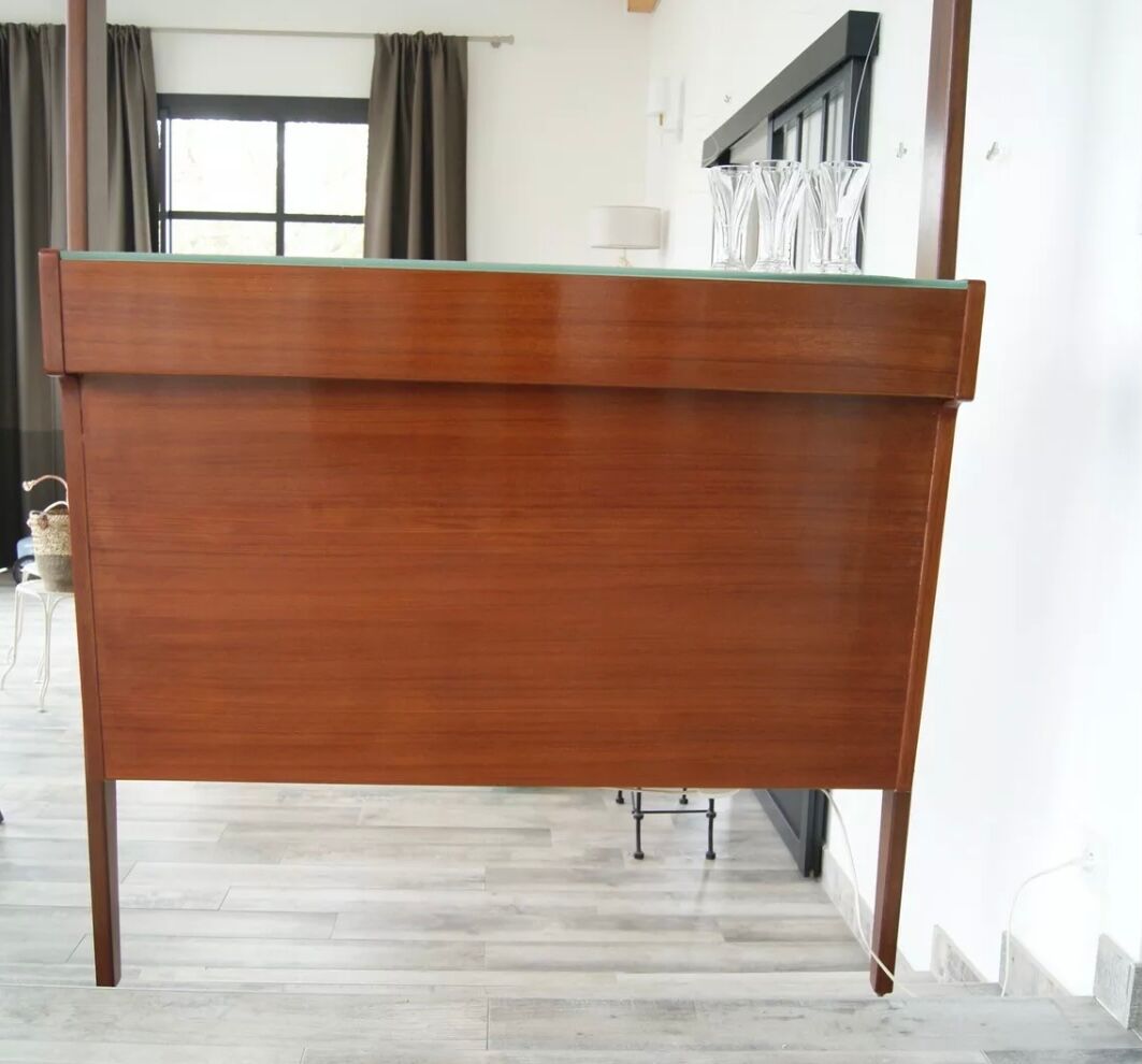 Bar en bois fruitier