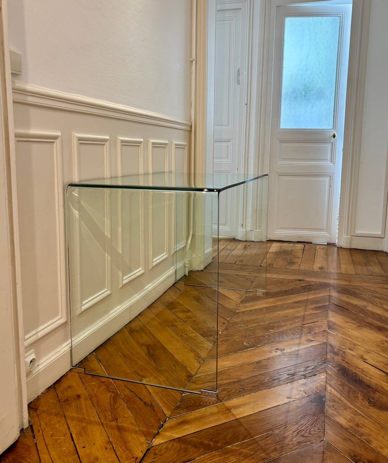 Magnificent tempered glass desk