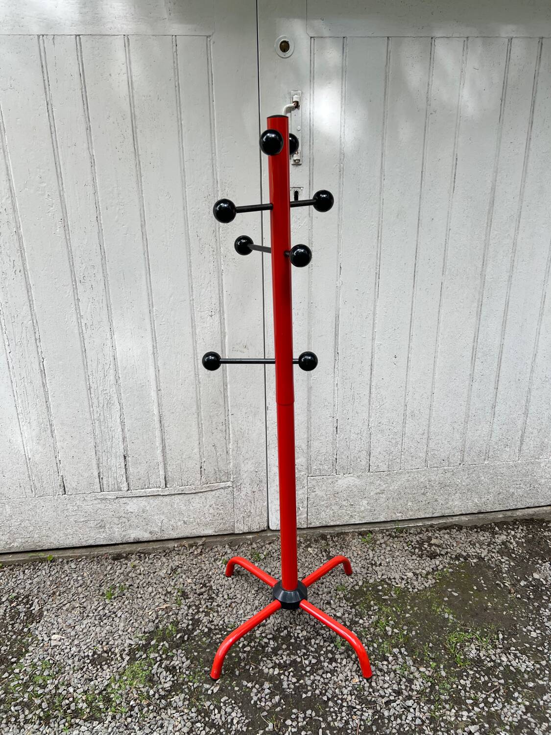 Black and red coat rack Italy 1980 Memphis design