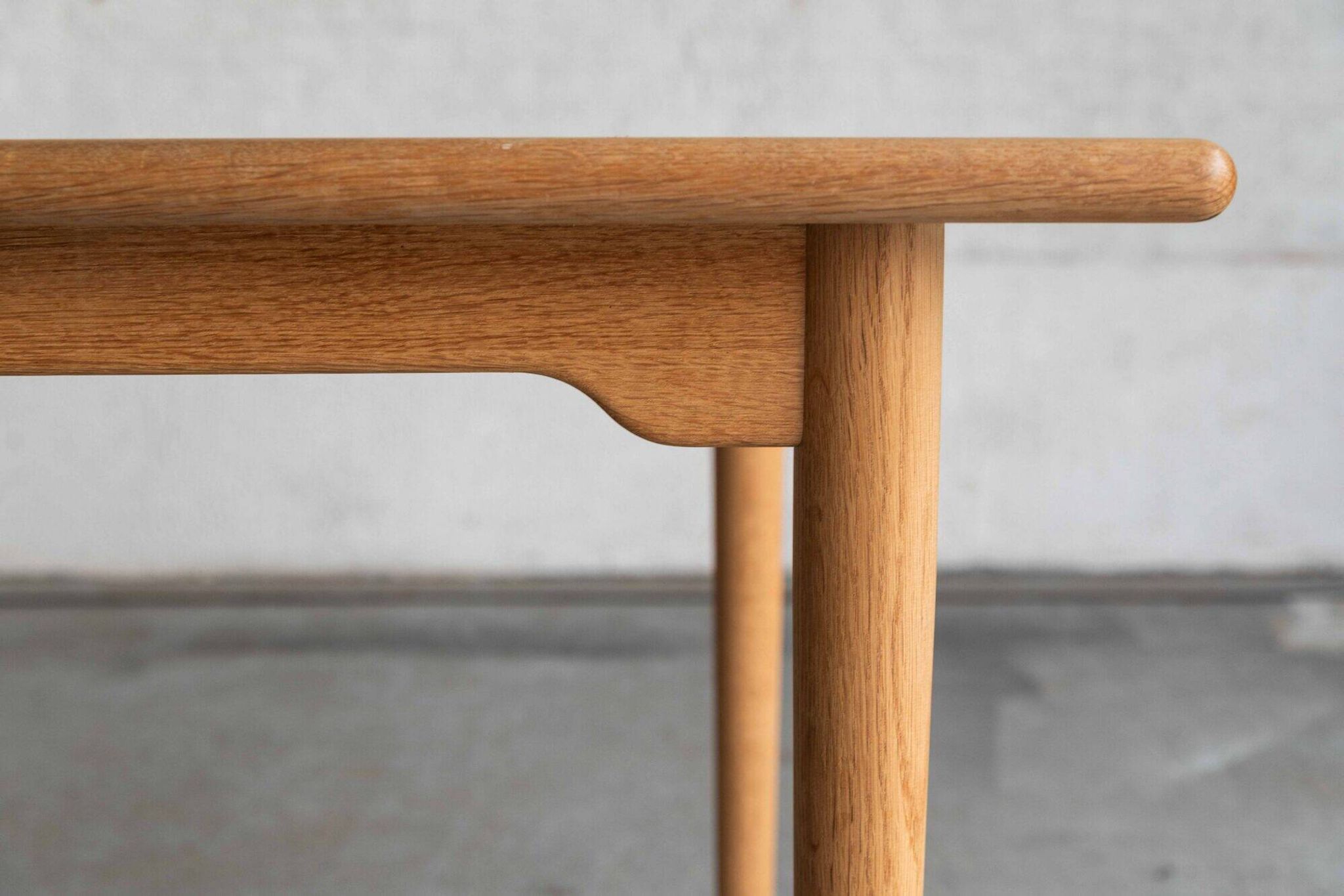 Dining table by Brødrene Andersen Mobelsnedkeri