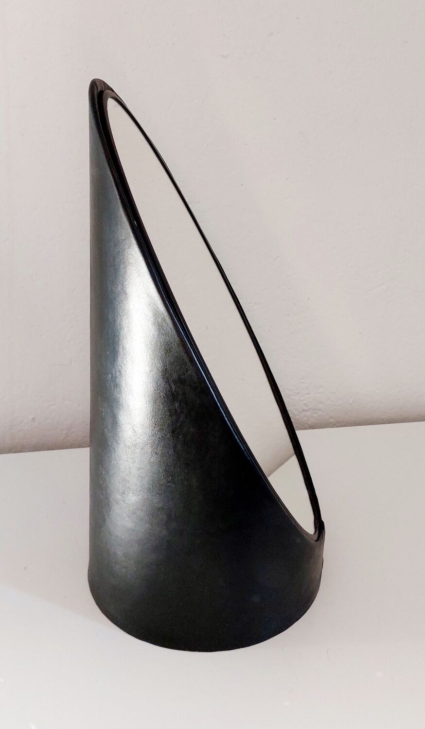 Lipstick leather table mirror