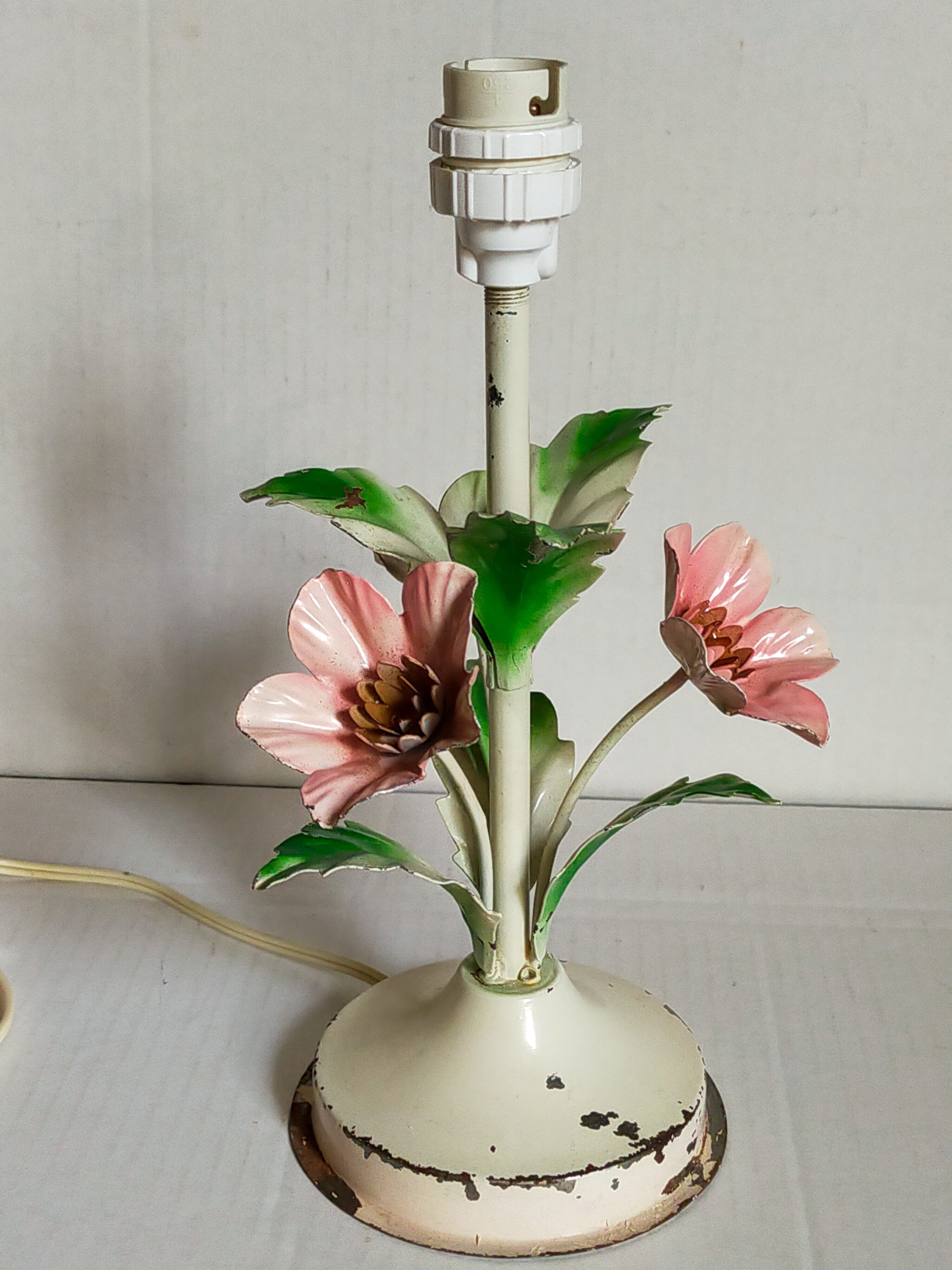 Bouquet lamp to table in vintage painted sheet vinyl lampshade
