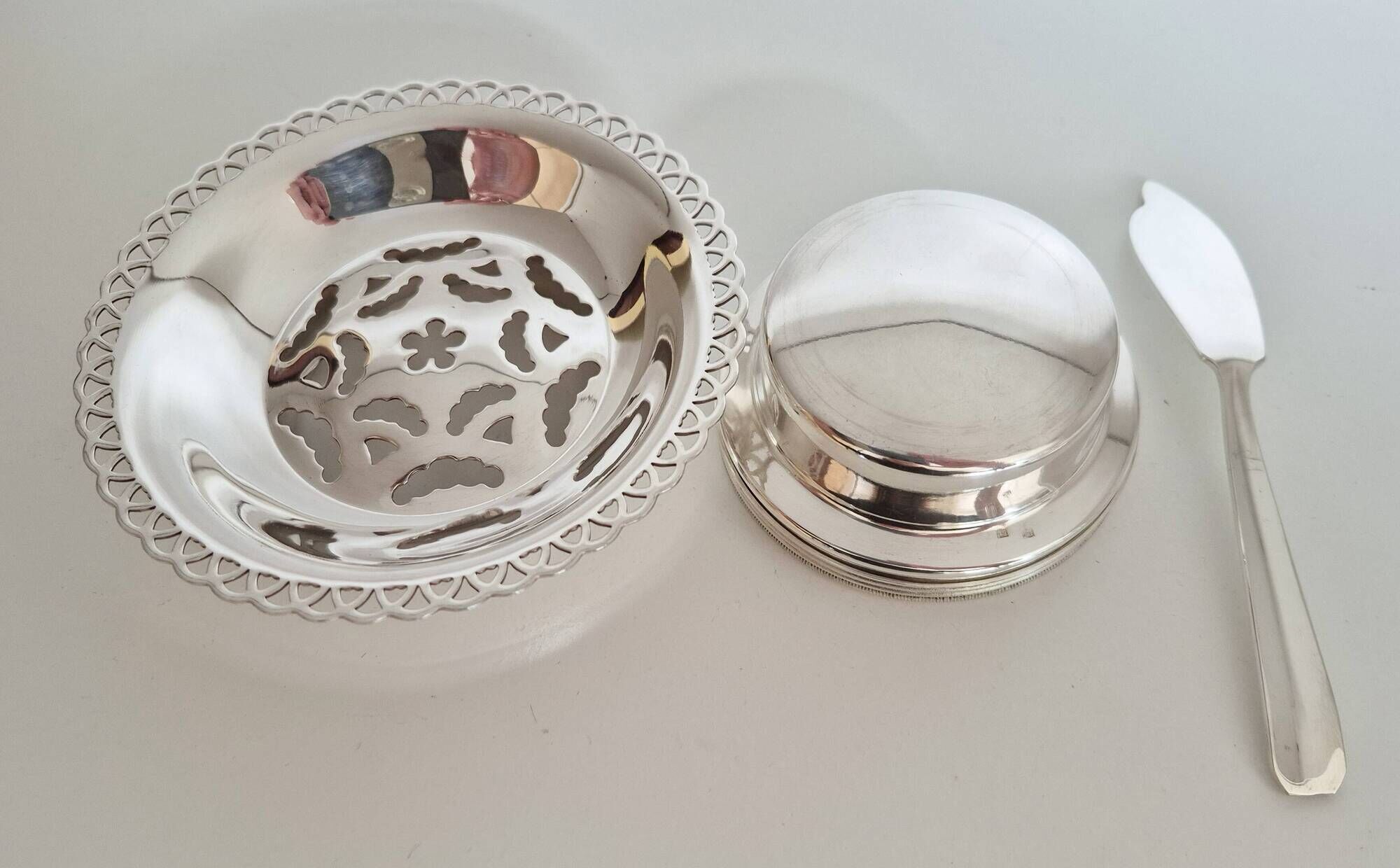 Antique butter dish Coquillor-glace in silver-plated metal and its knife.