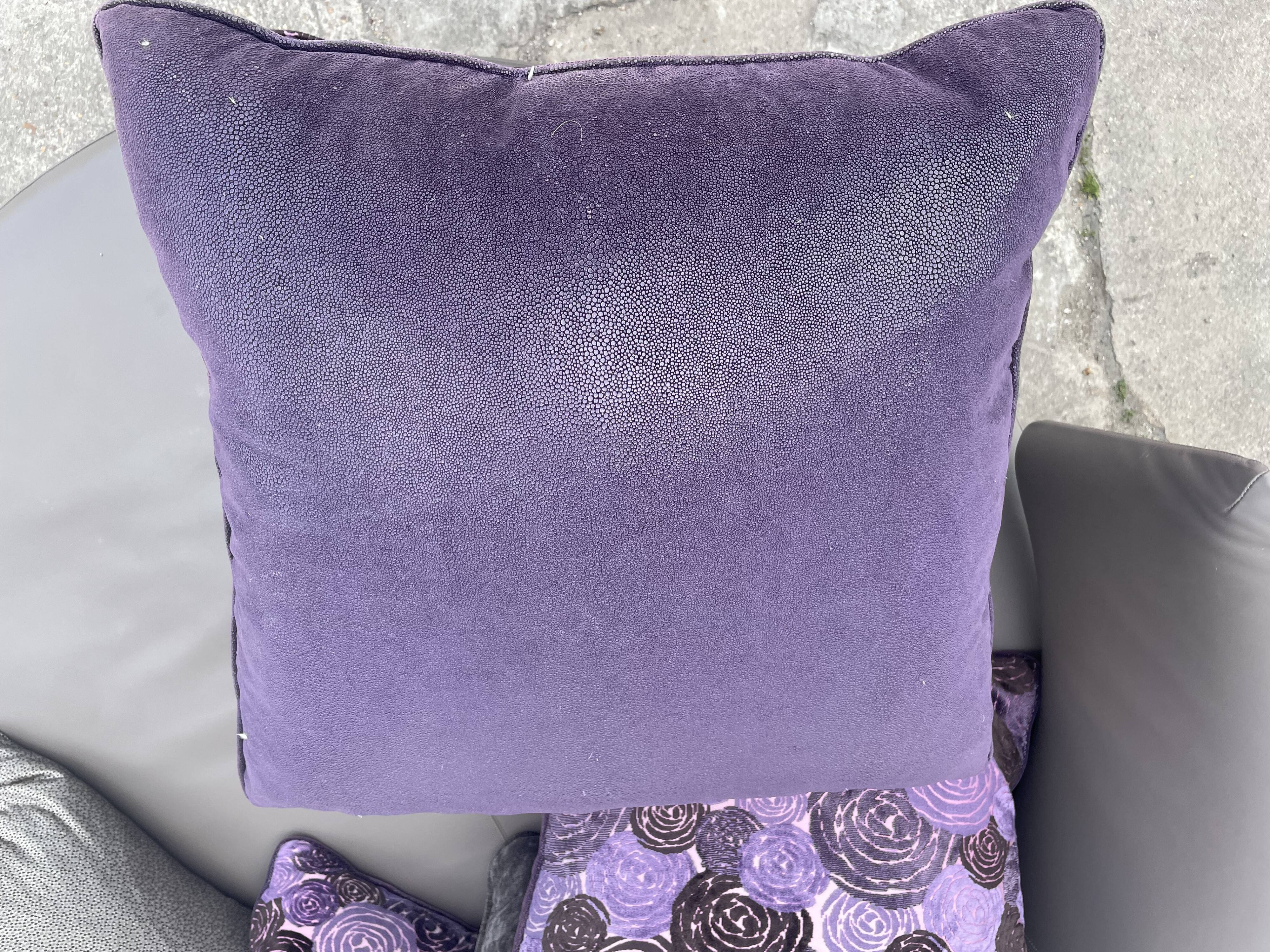 ROUND ROTATING SOFA IN LEATHER WITH 6 CUSHIONS