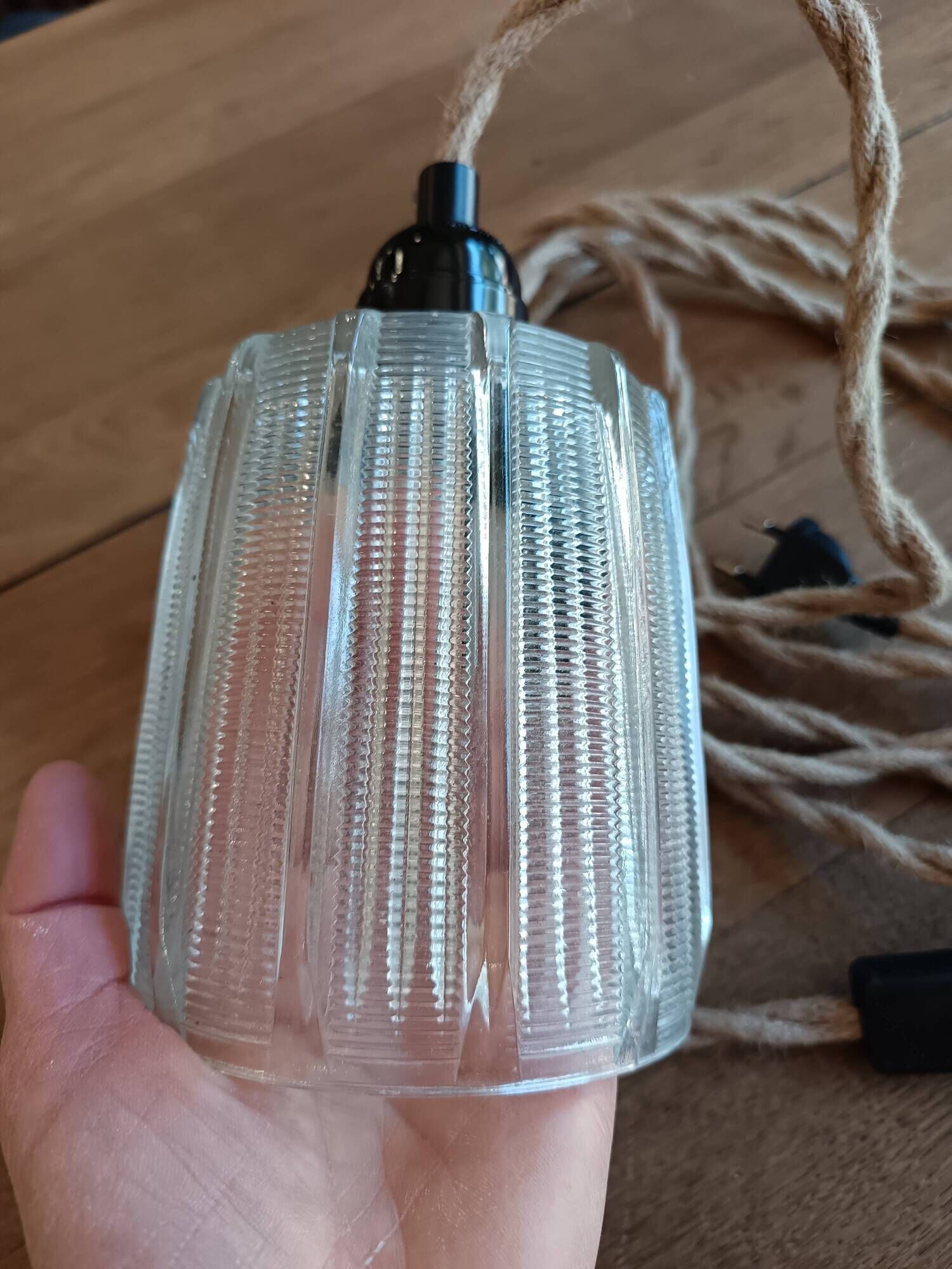 VINTAGE GLASS GLOBE LAMP