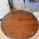 Table ronde ancienne à pied central – Ø 110cm