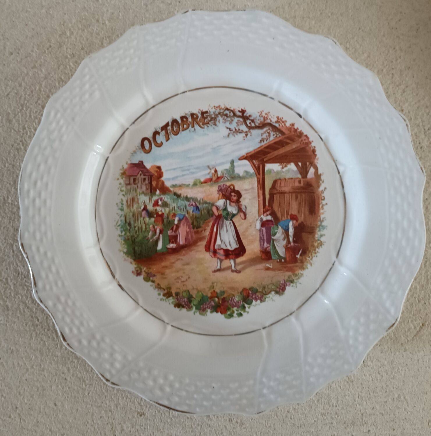 2 assiettes Les mois de l'année Octobre Novembre Saint Amand