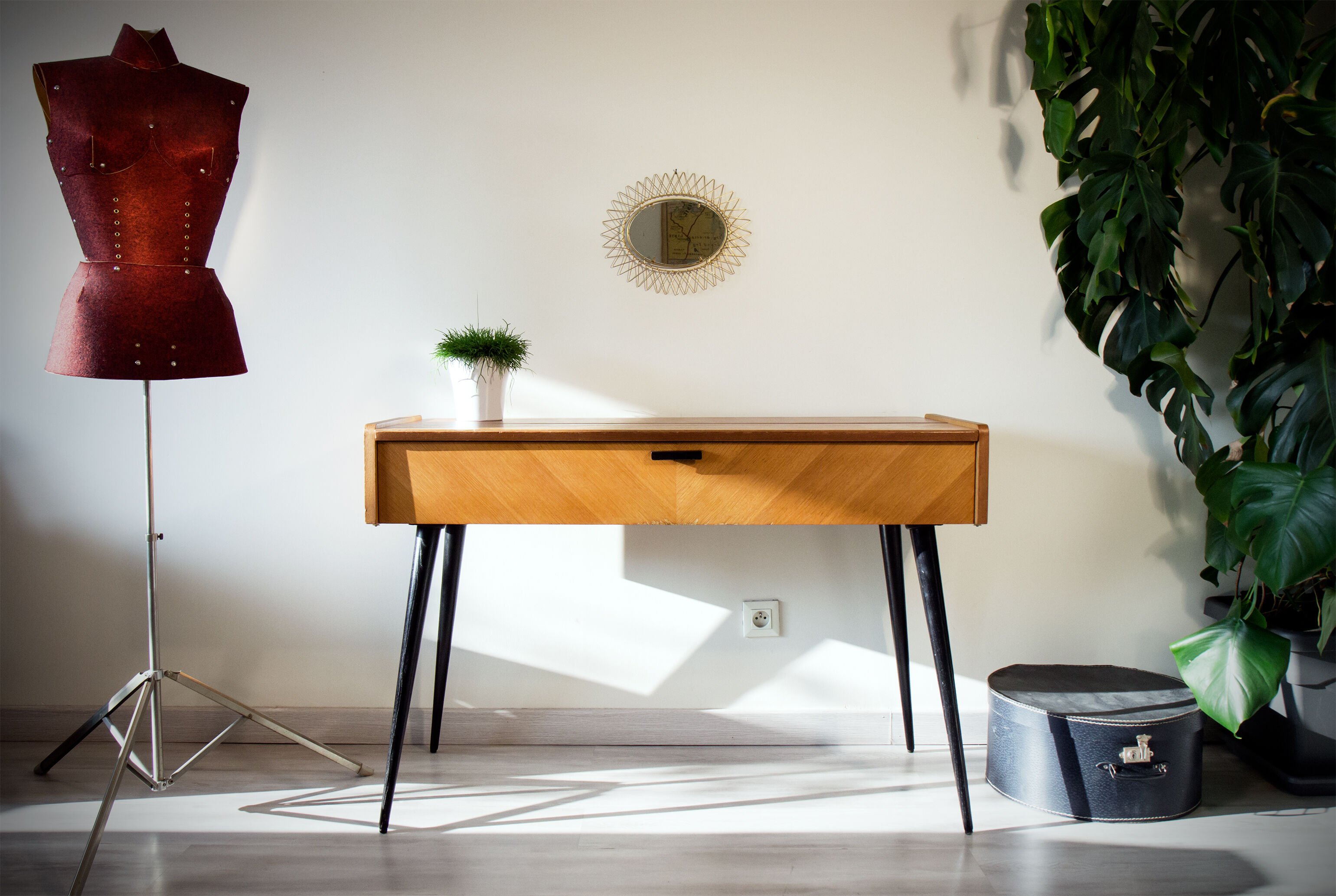 Console or desk vintage 60s design