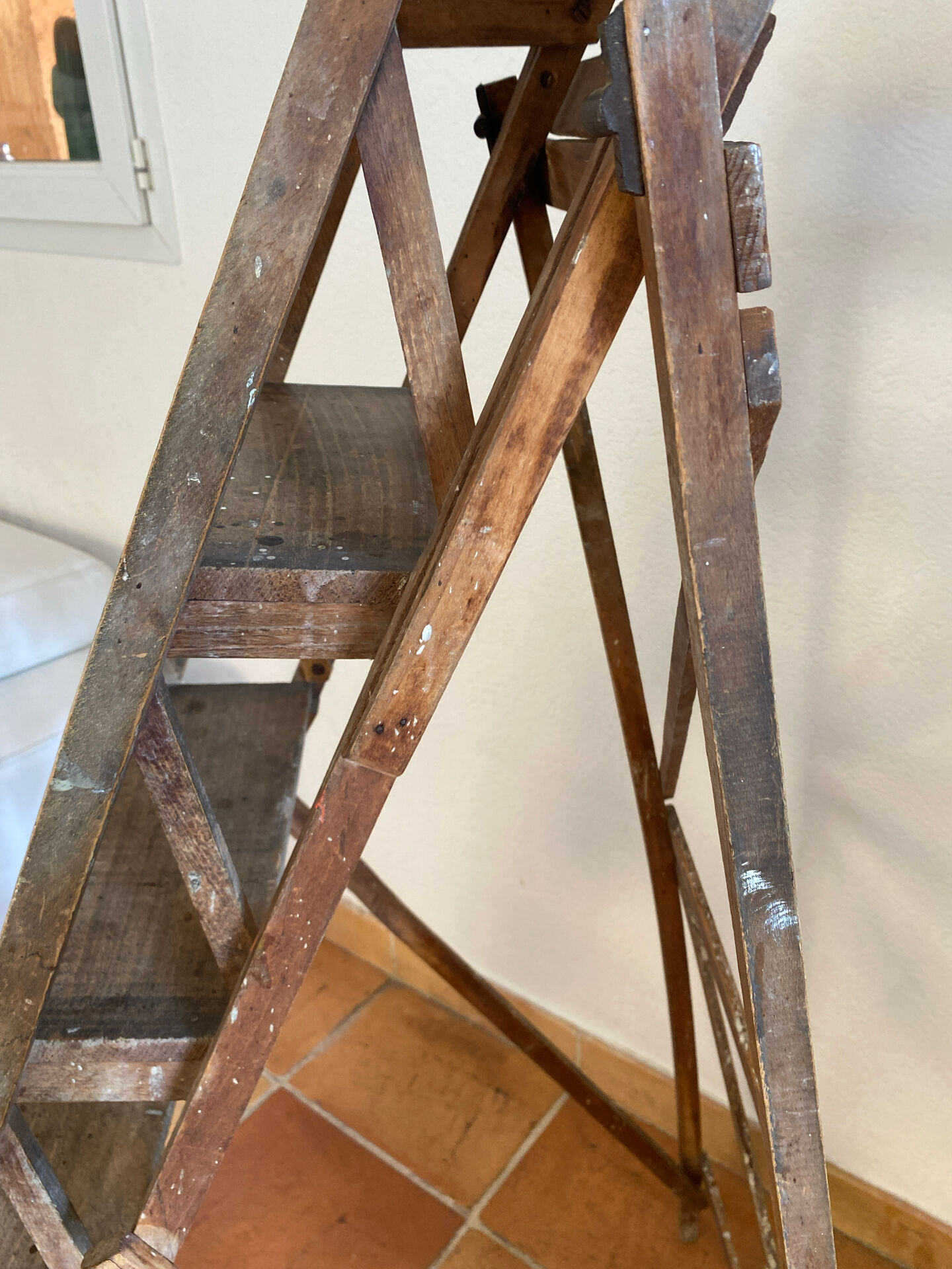 Wooden painter's step ladder