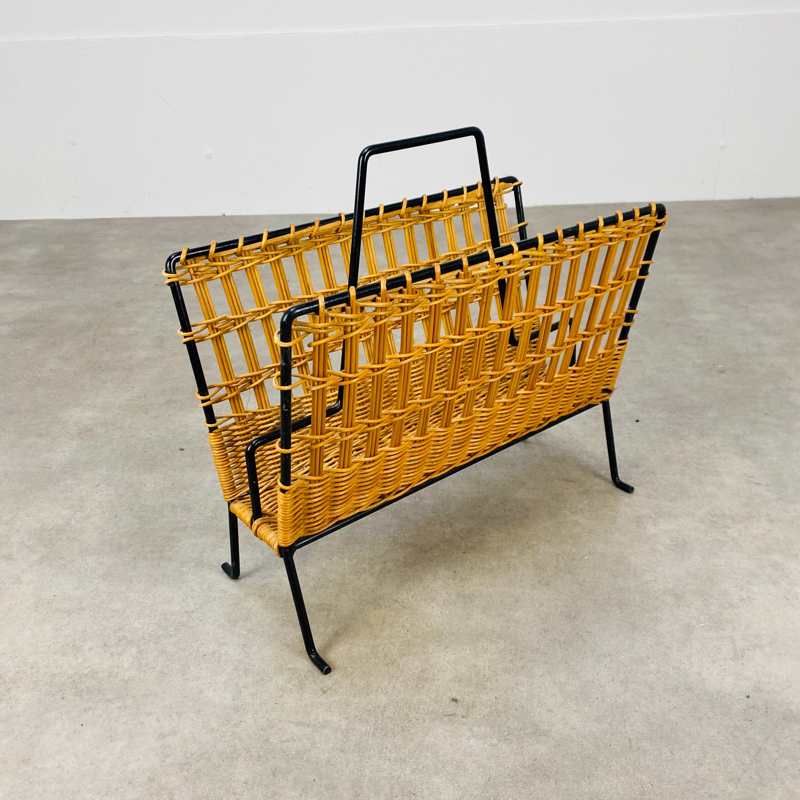 Magazine holder 50s rattan and metal