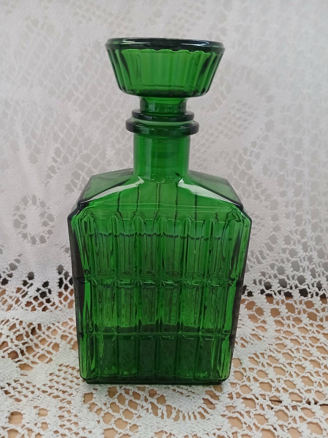 Carafe ancienne en verre pressé italien