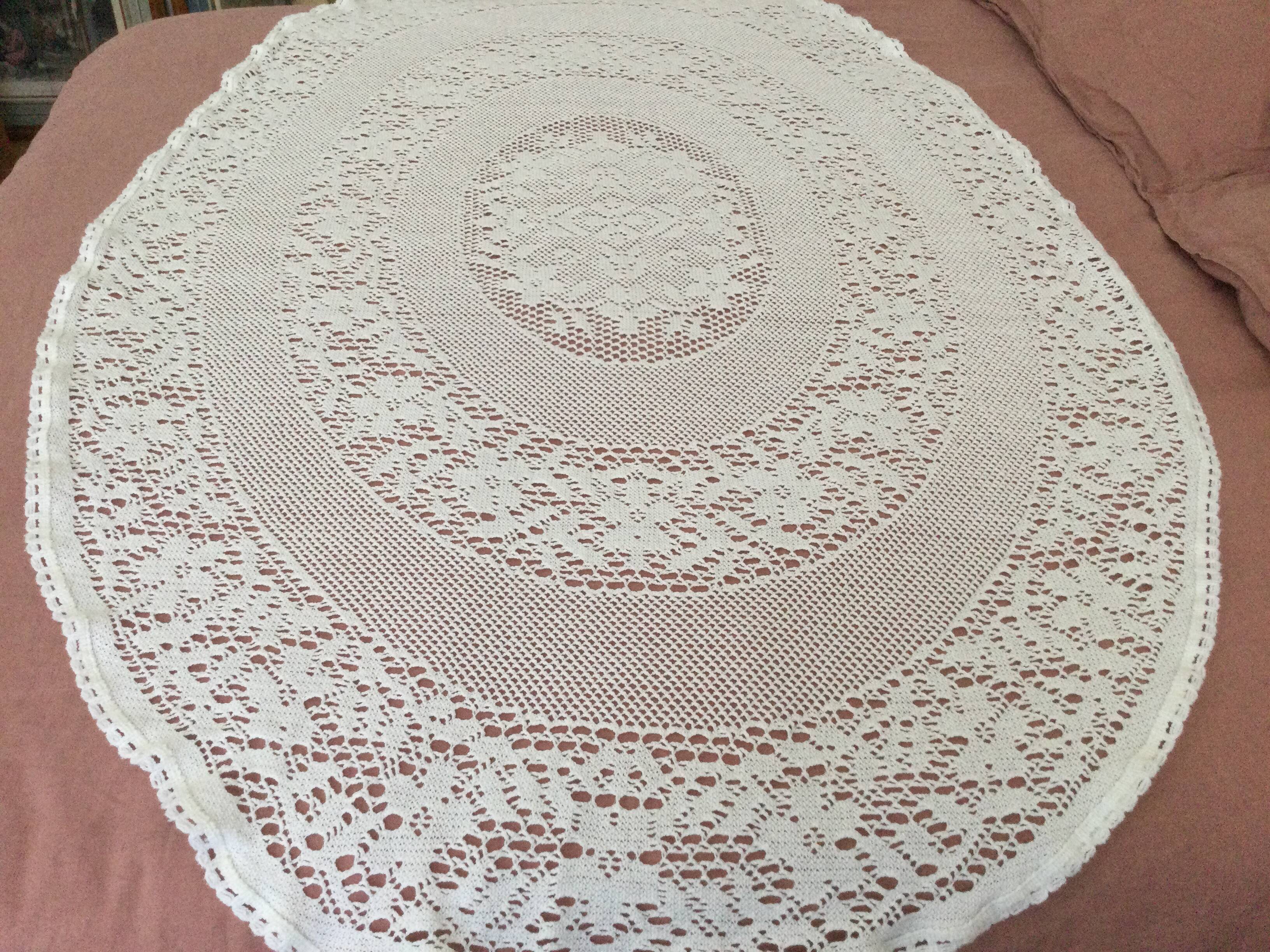 Lace oval tablecloth