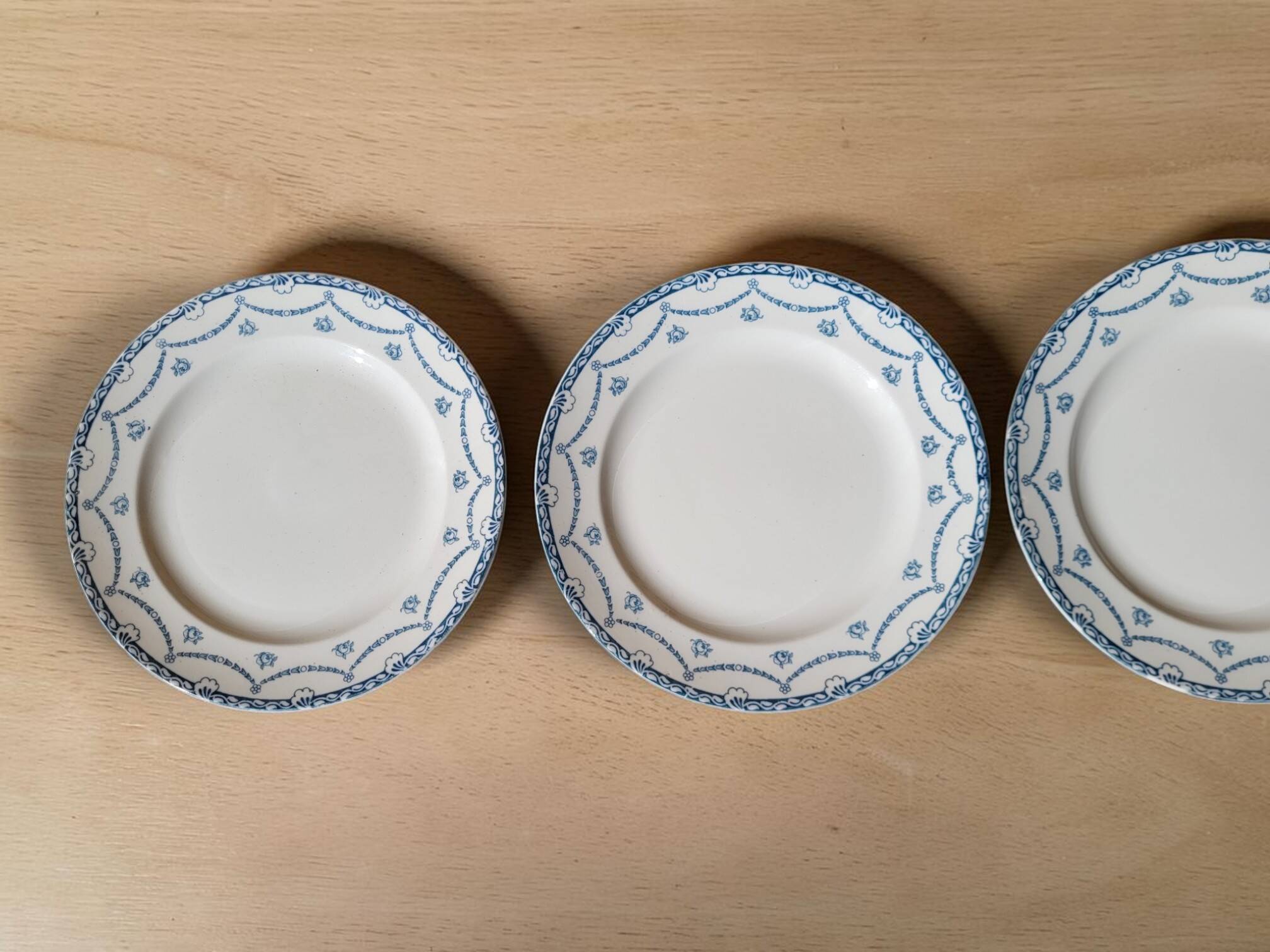 6 plates in English earthenware "Cheltenham" — F. Winkle & Co