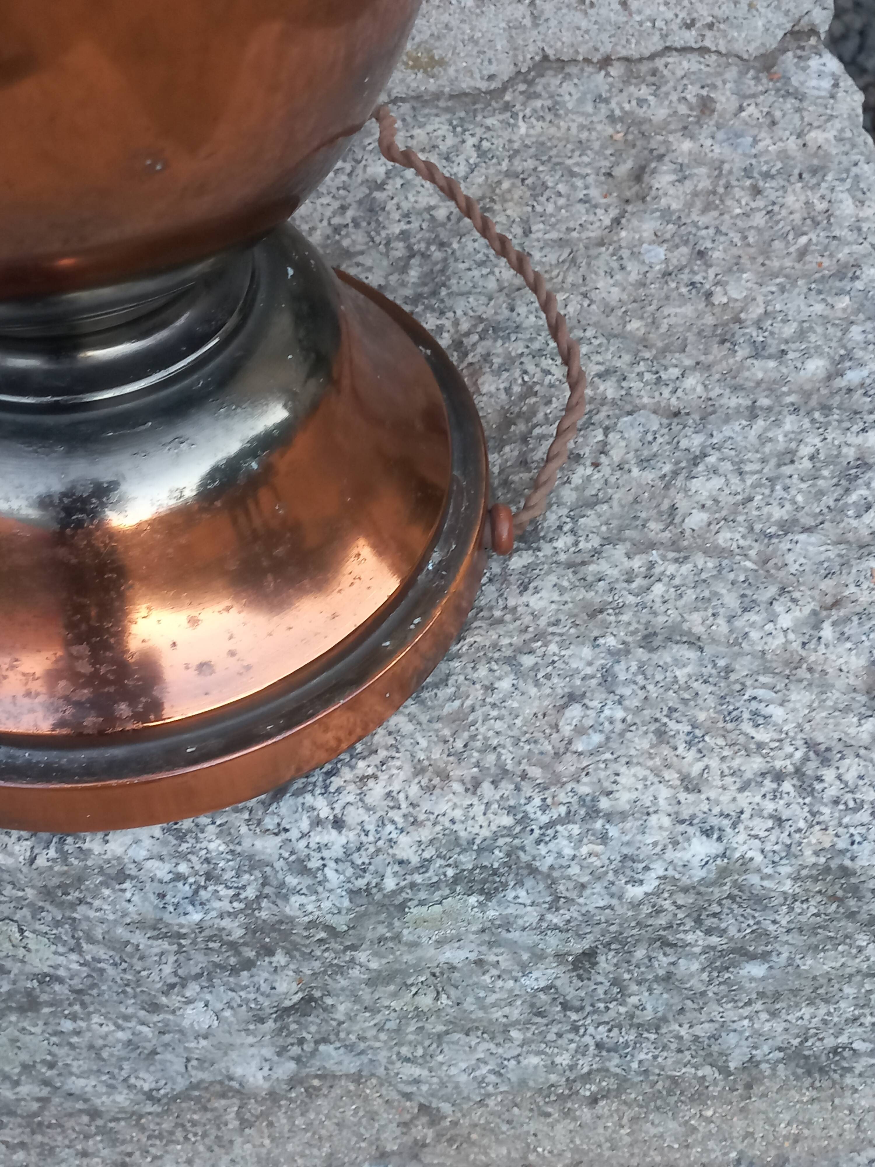 Art Deco tulip lamp in copper metal, 42.5cm from the 1930s.