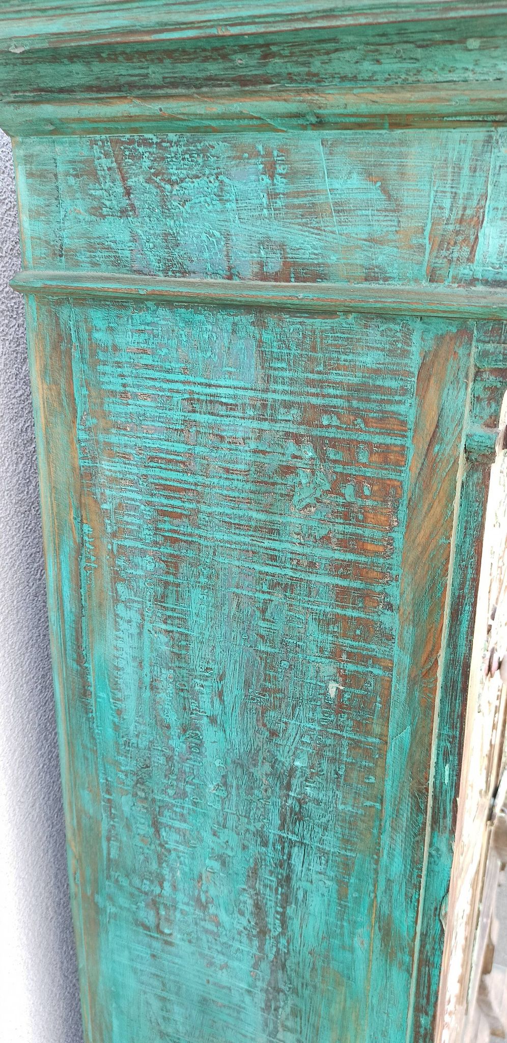 Old wooden cabinet - 2 doors and 1 drawer