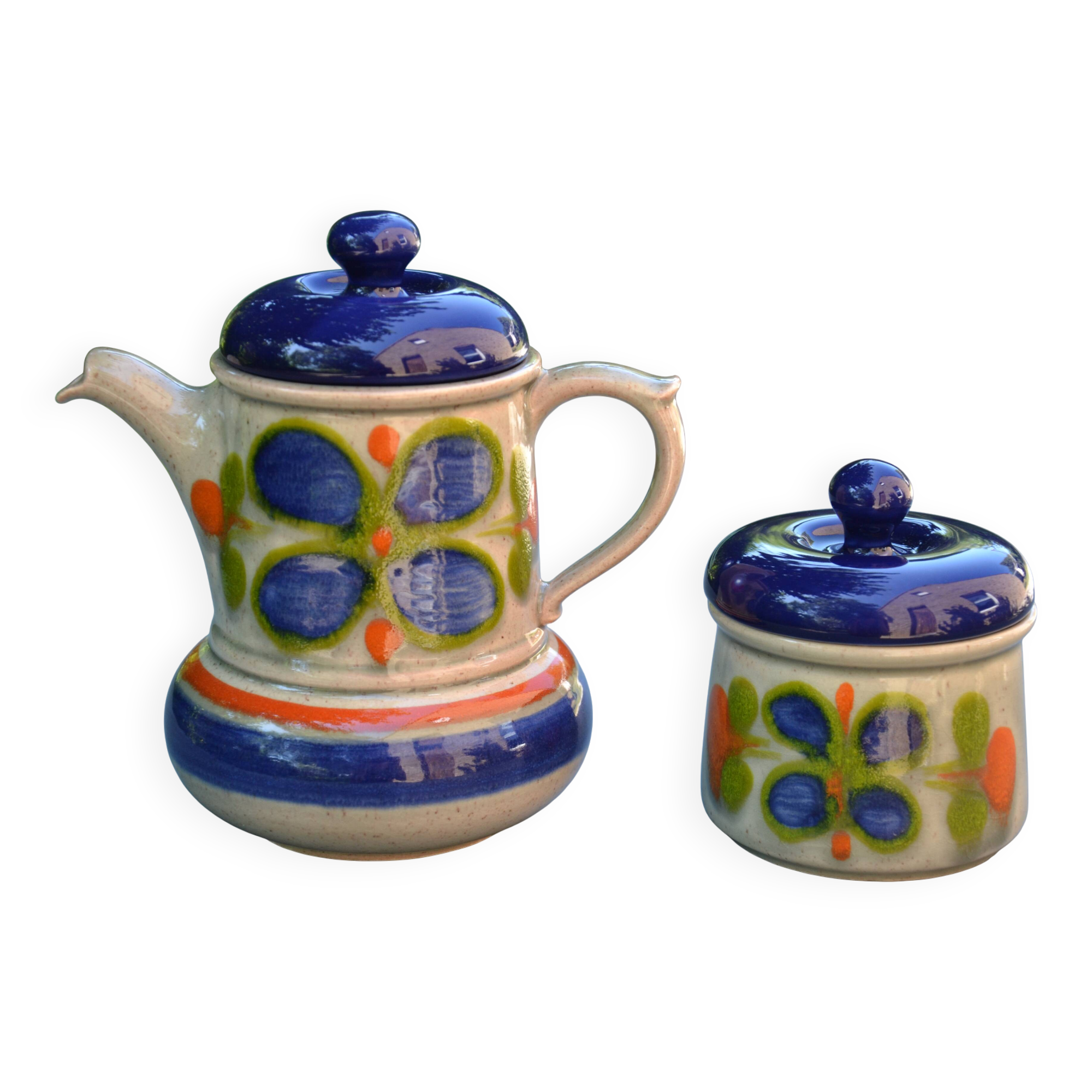 signed sugar bowl/milk jug set