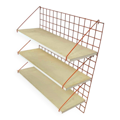 Étagère murale vintage orange-rouge à plusieurs niveaux avec grille