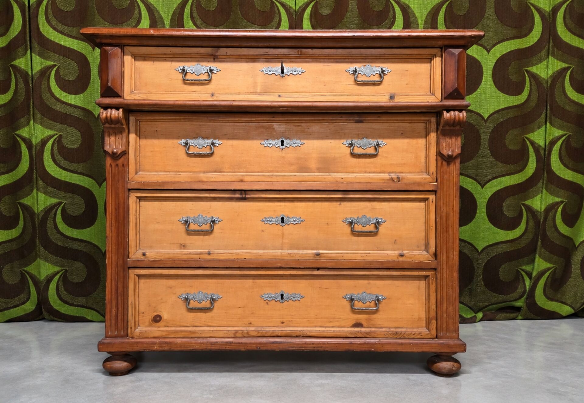 Commode art déco sapin massif 