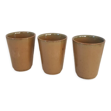 3 gobelets en grès