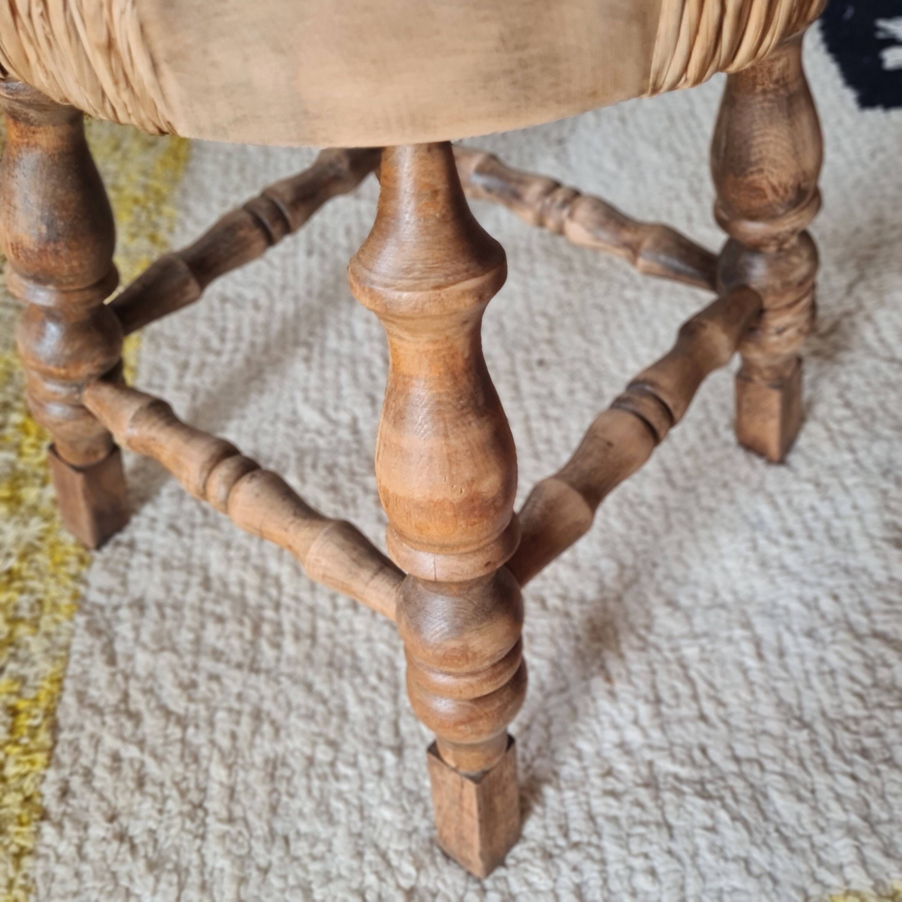 Tripod stool "Bobbin" style, turned wood and straw.