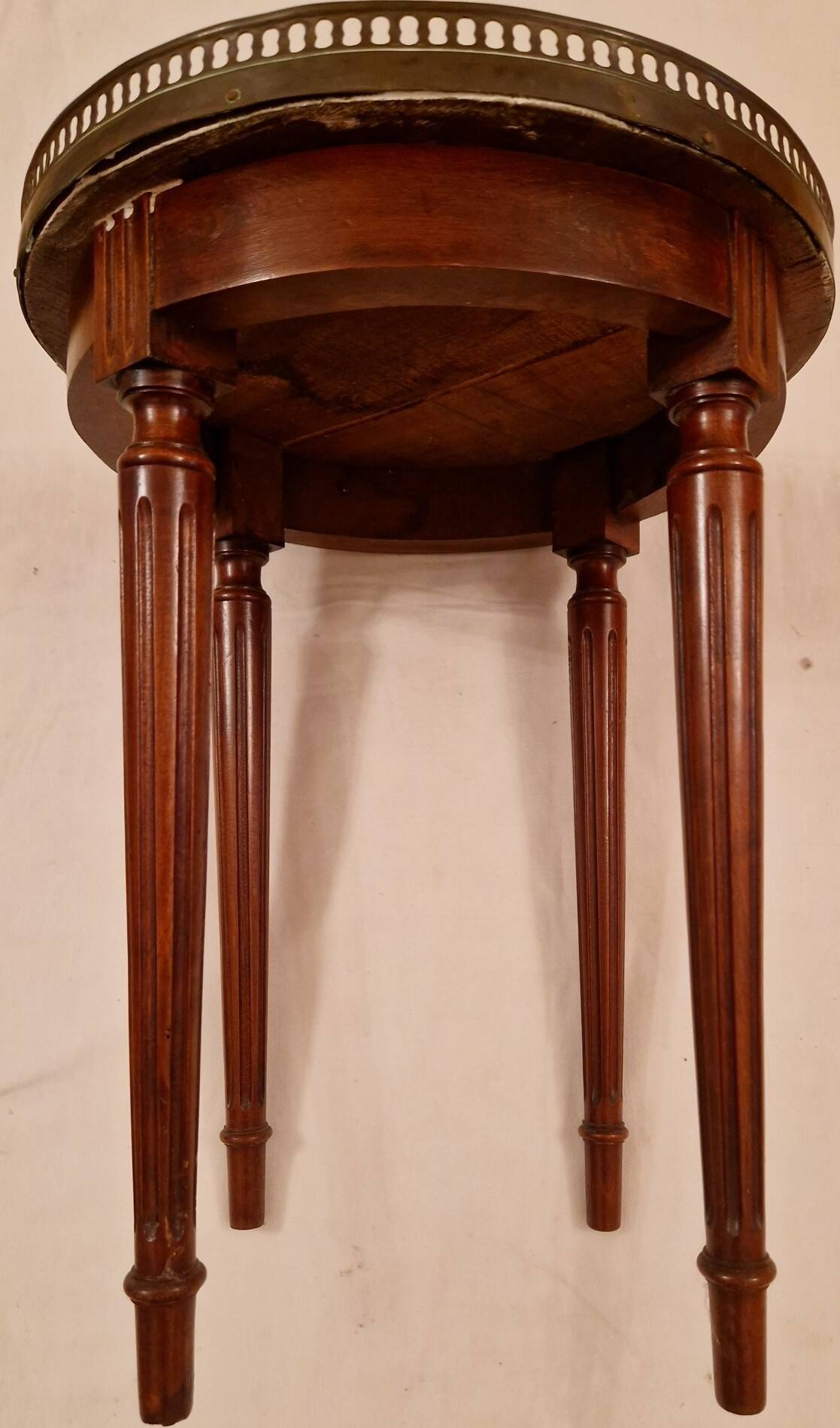 Pair of antique nesting tables in marble and brass – Louis XVI style