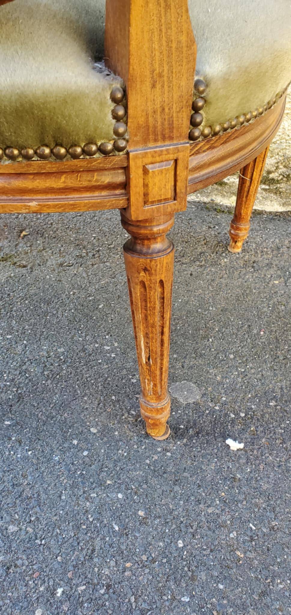 green medallion armchair