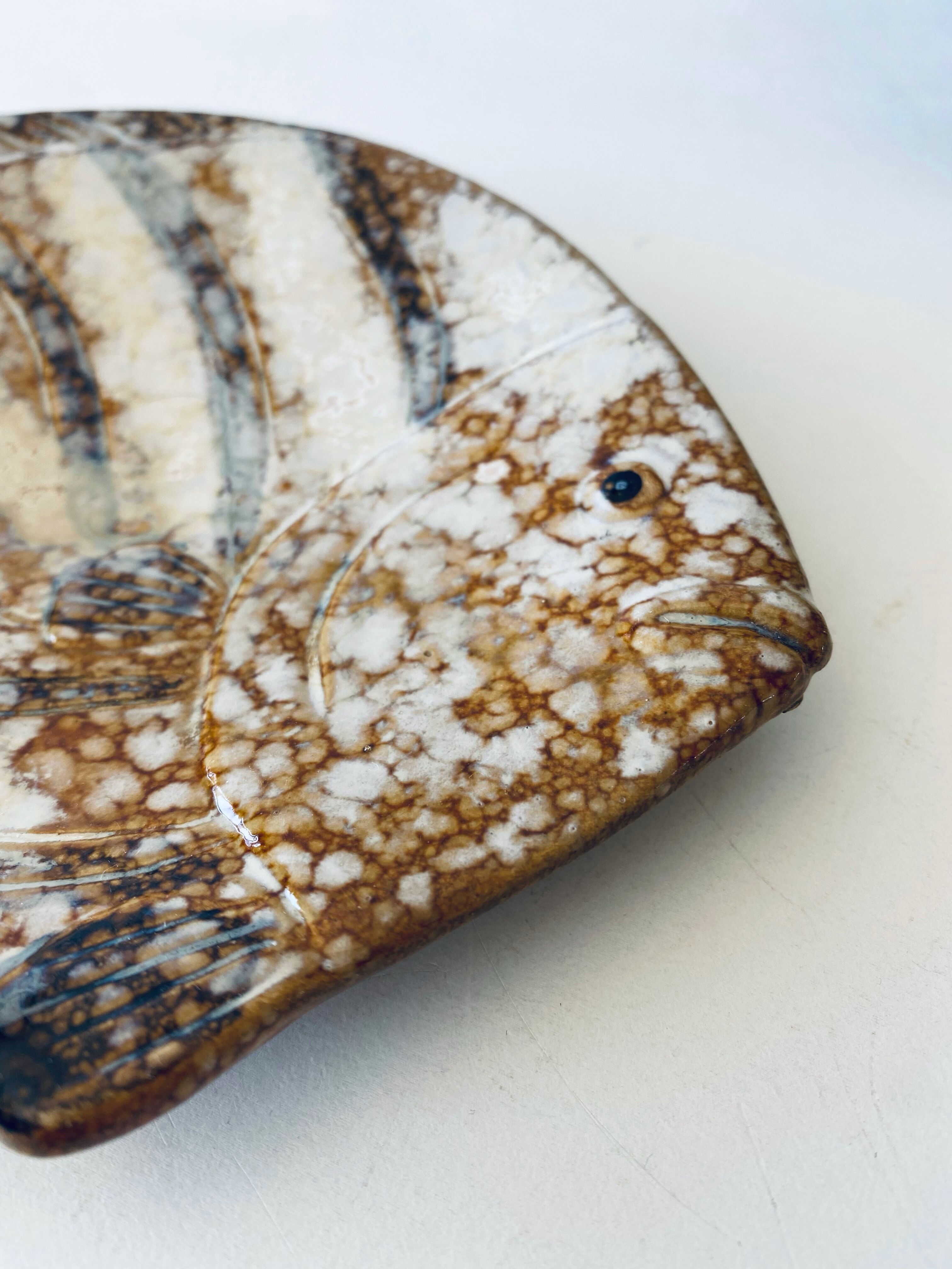 Ceramic fish-shaped cup