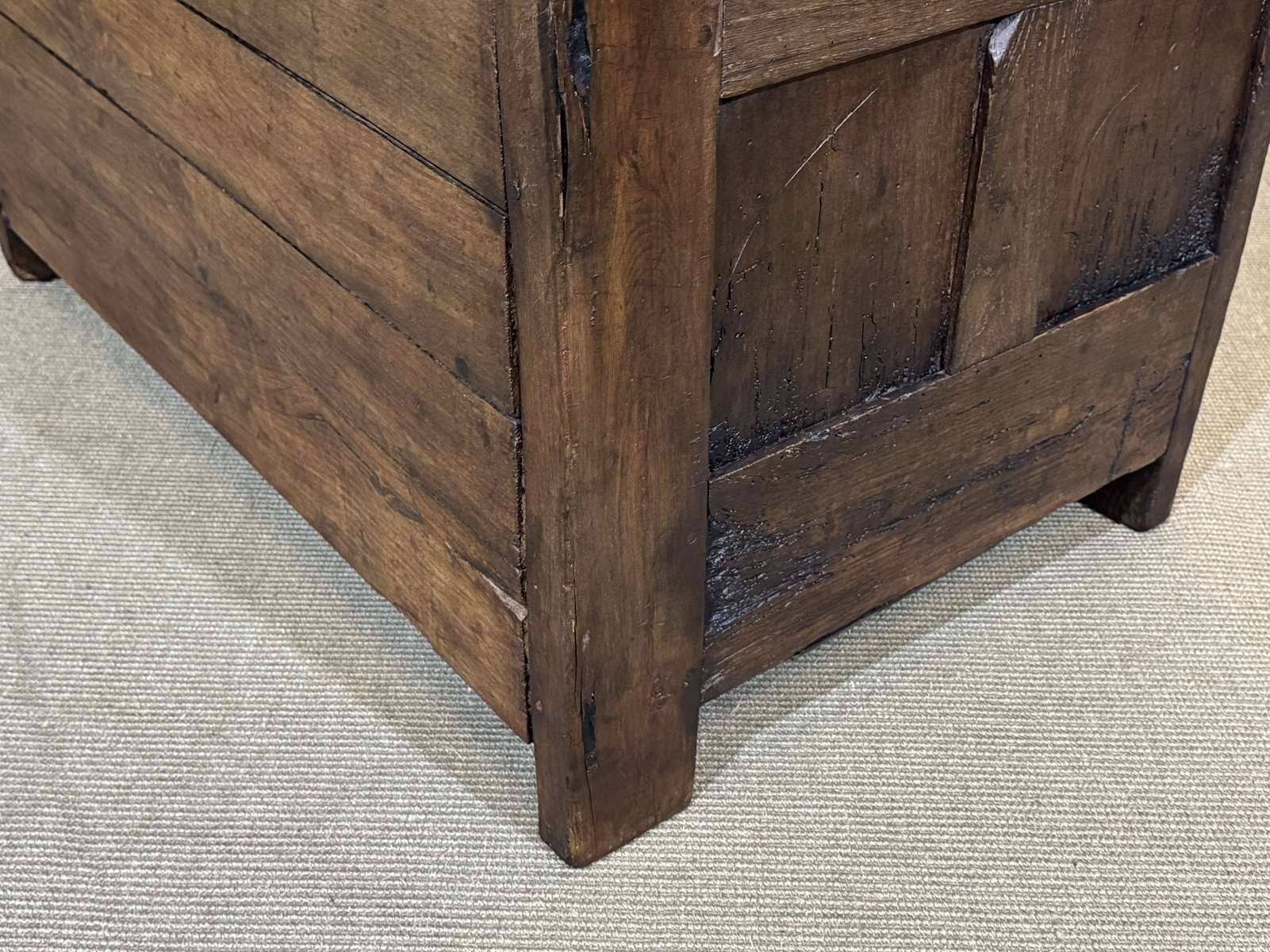 Entrance furniture, Breton wardrobe in oak and chestnut from the 19th century.