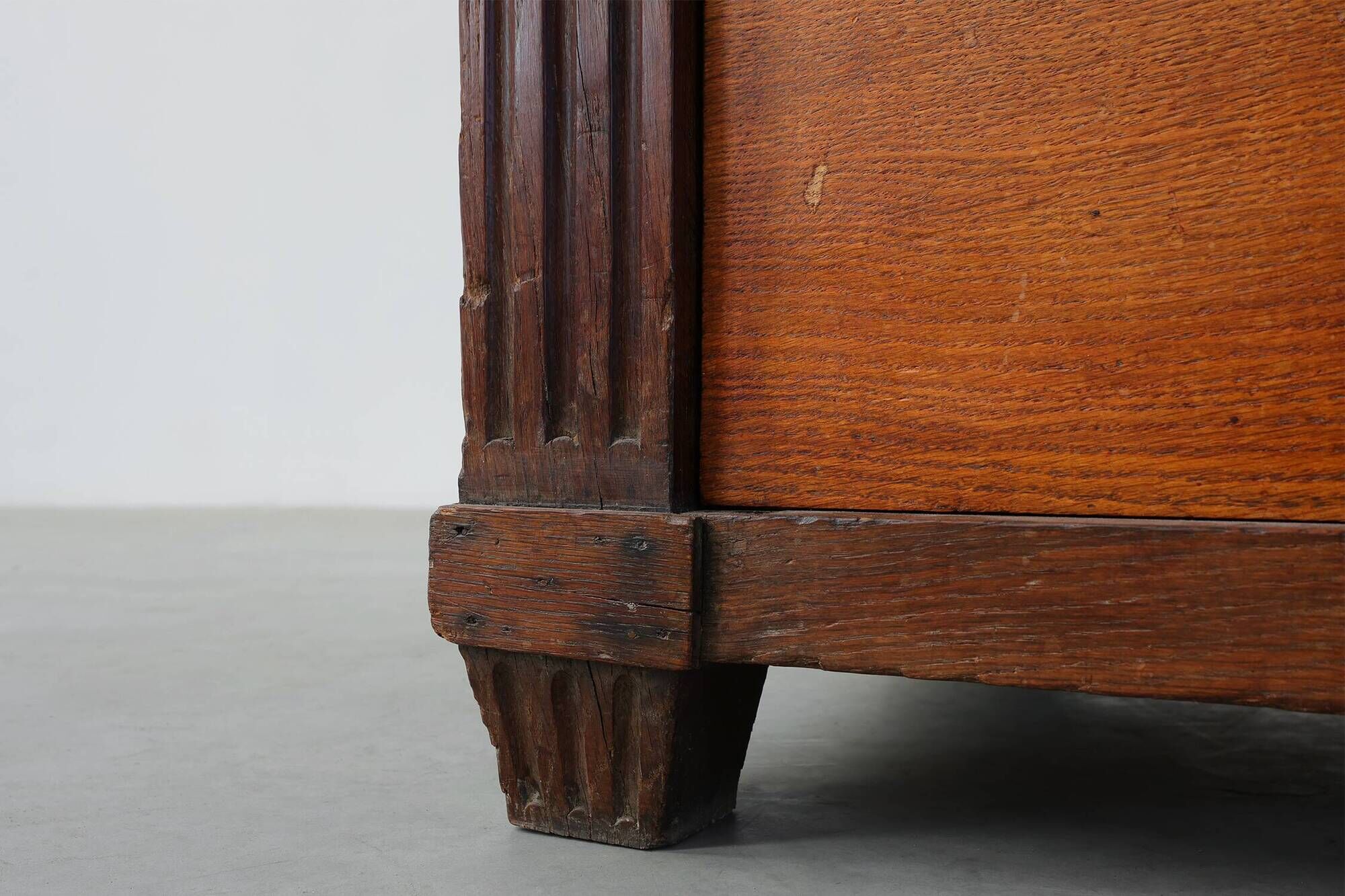 French Louis XVI Oak Commode with Fluted Corner Posts and Brass Handles, ci