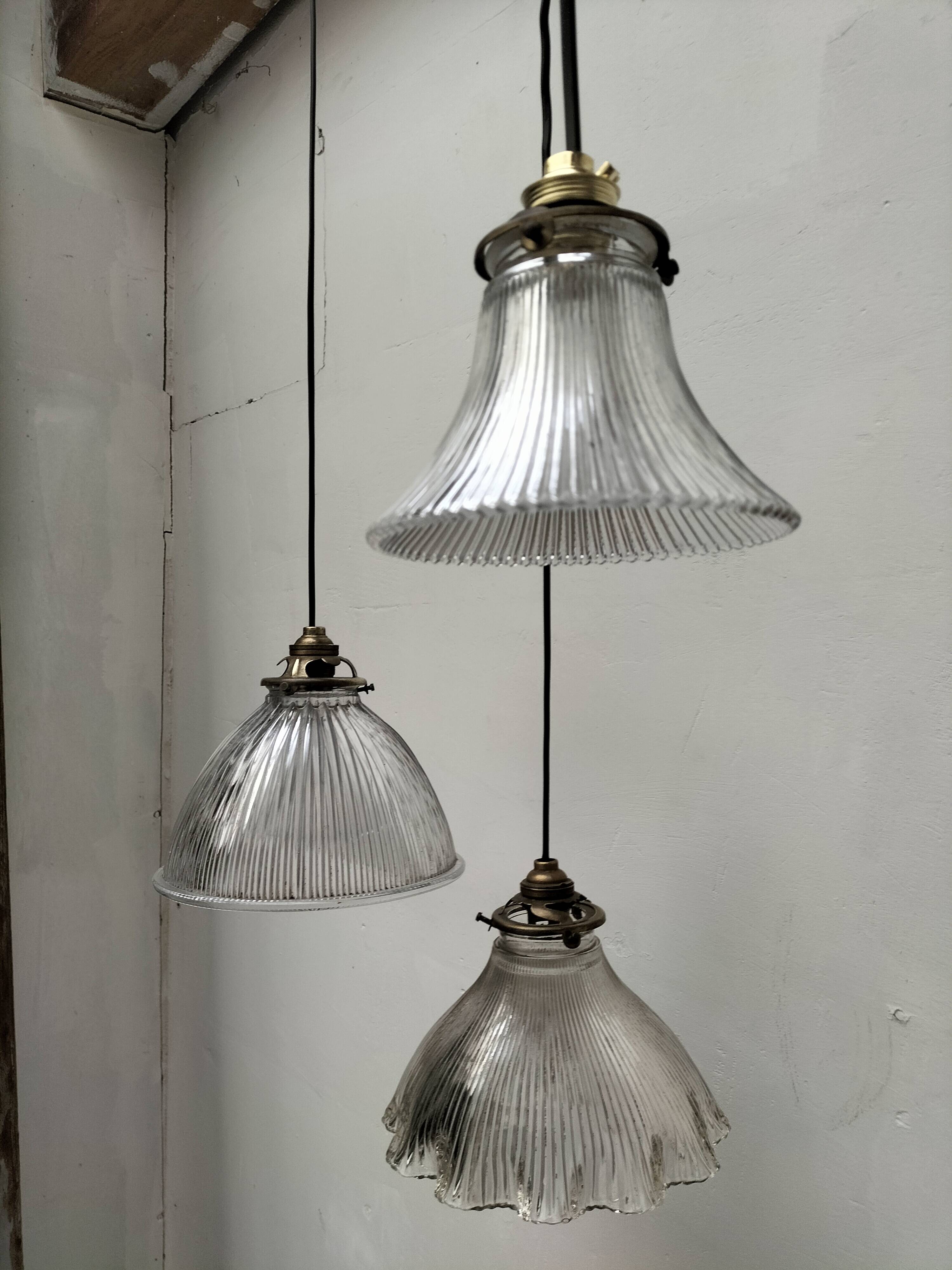 Holophane suspensions