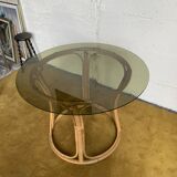 Round dining table with bamboo legs