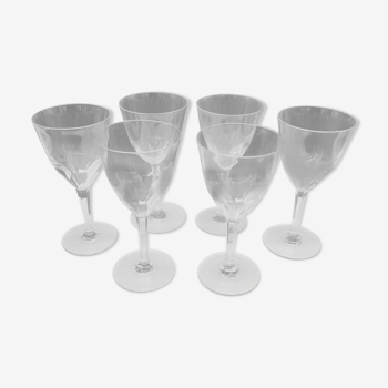 Série de 6 verres à vin blanc signés Baccarat modèle Zurich