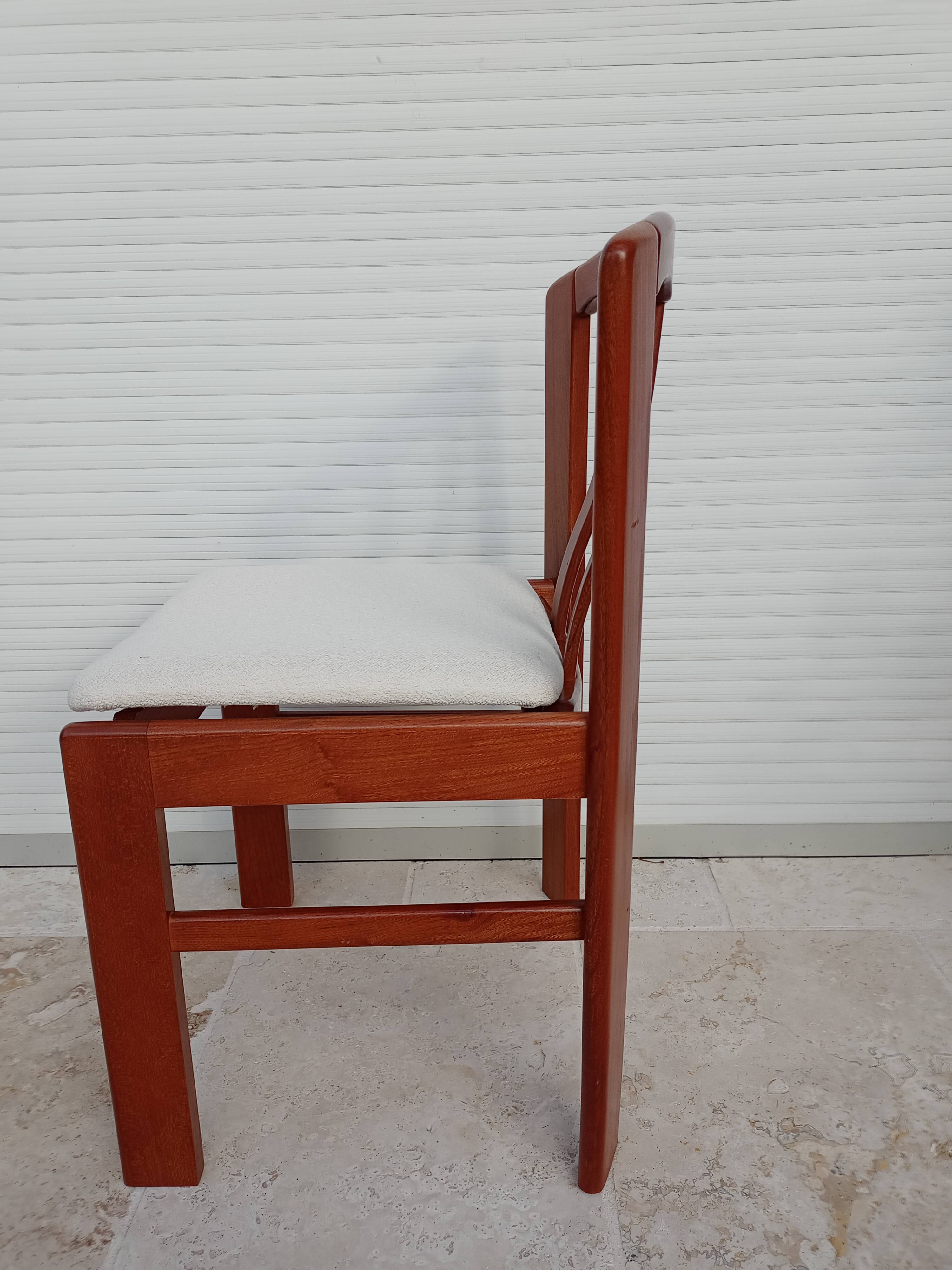 4 Chaises design Scandinave tissu bouclettes