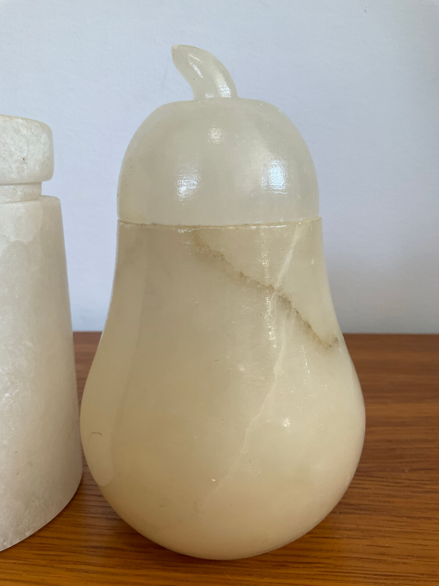 Duo de boîtes, bonbonnières vintage en albâtre