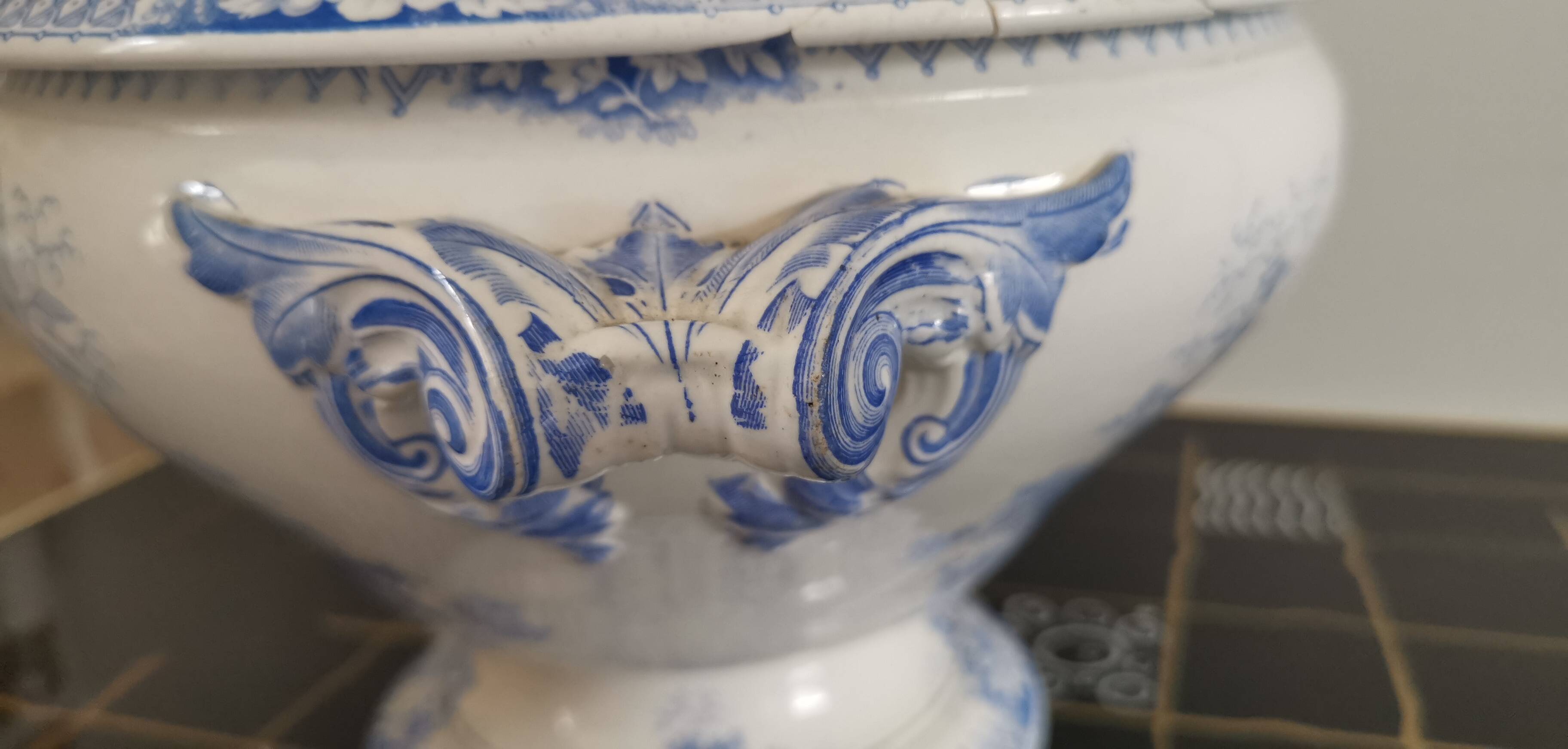 Sarreguemines U & C iron clay soup tureen "Jardinière" model