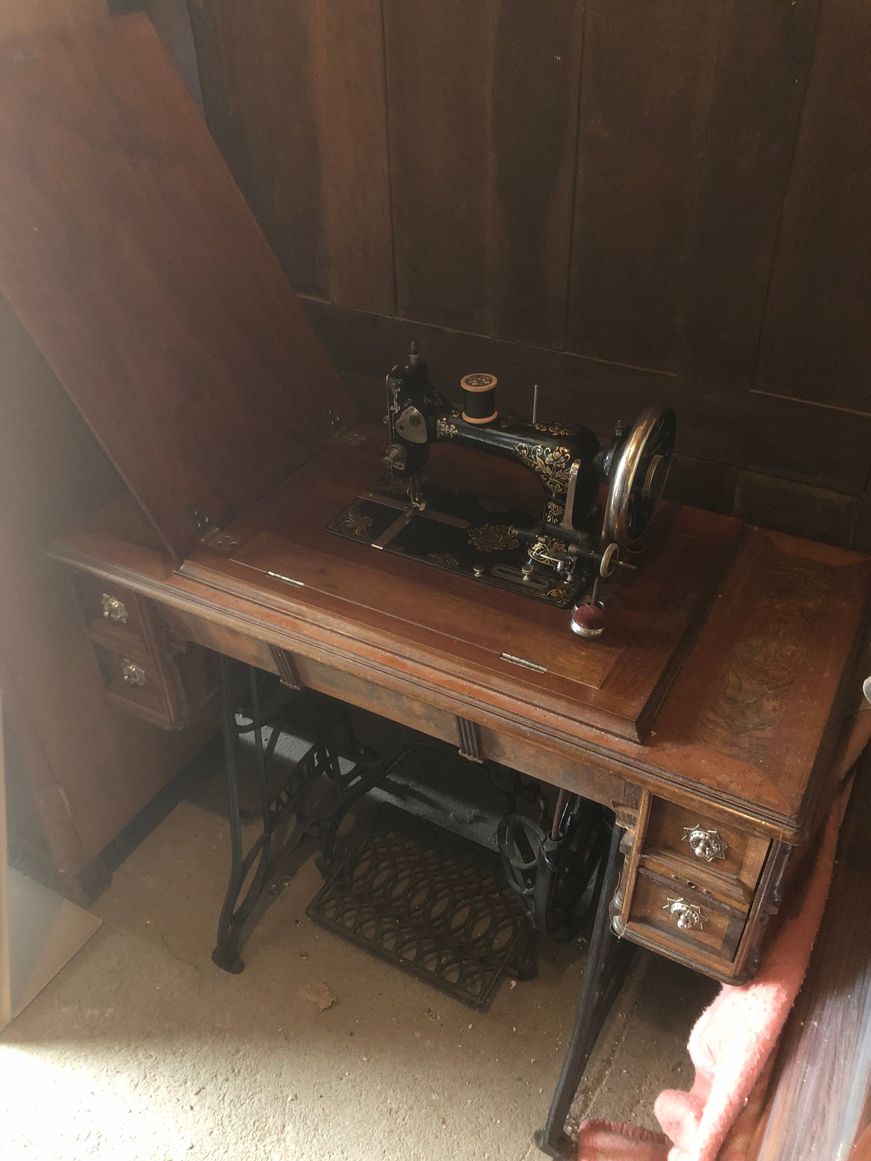 Old neva sewing 1900